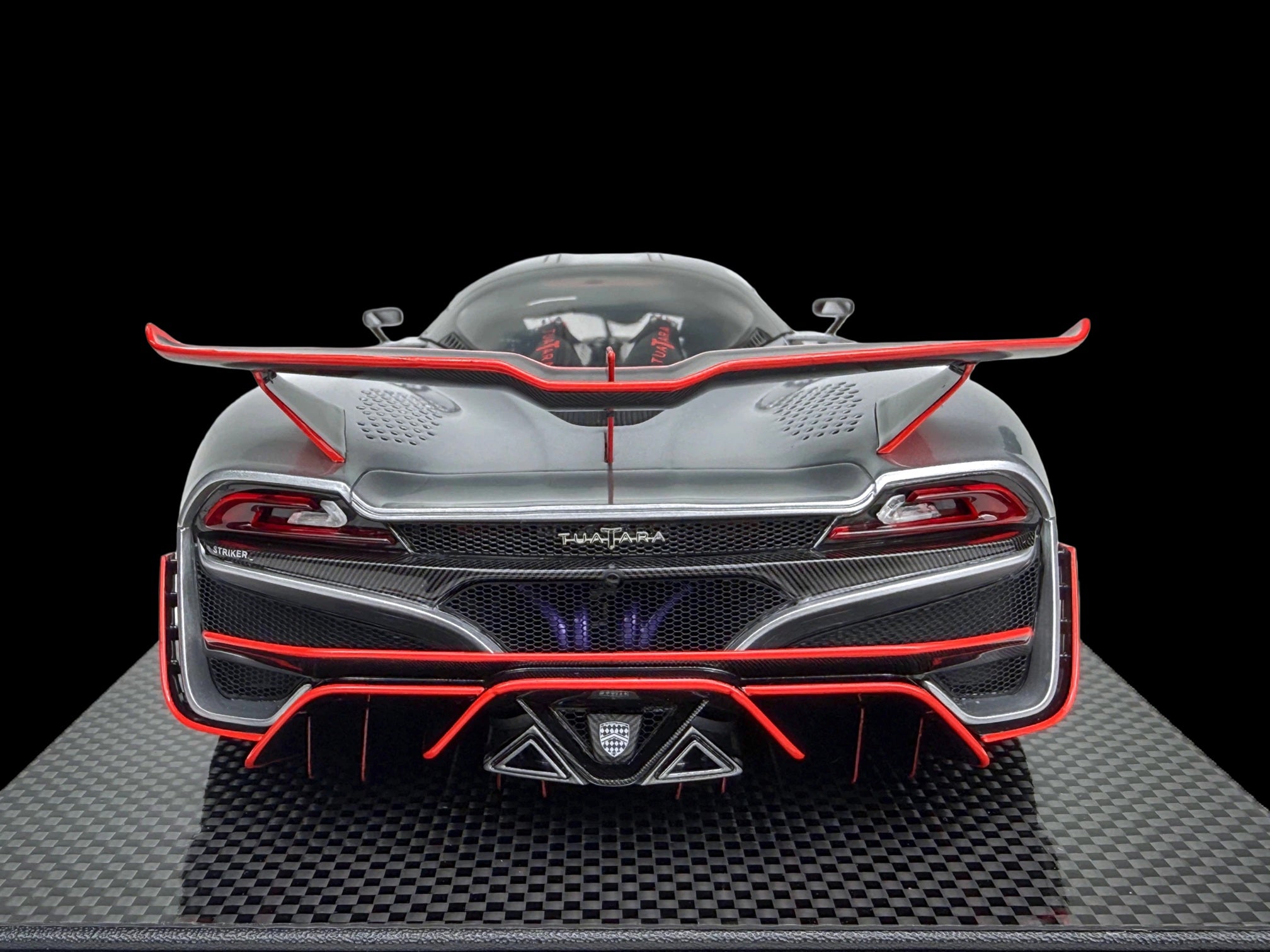 SSC Tuatara Striker - silver - 1:18