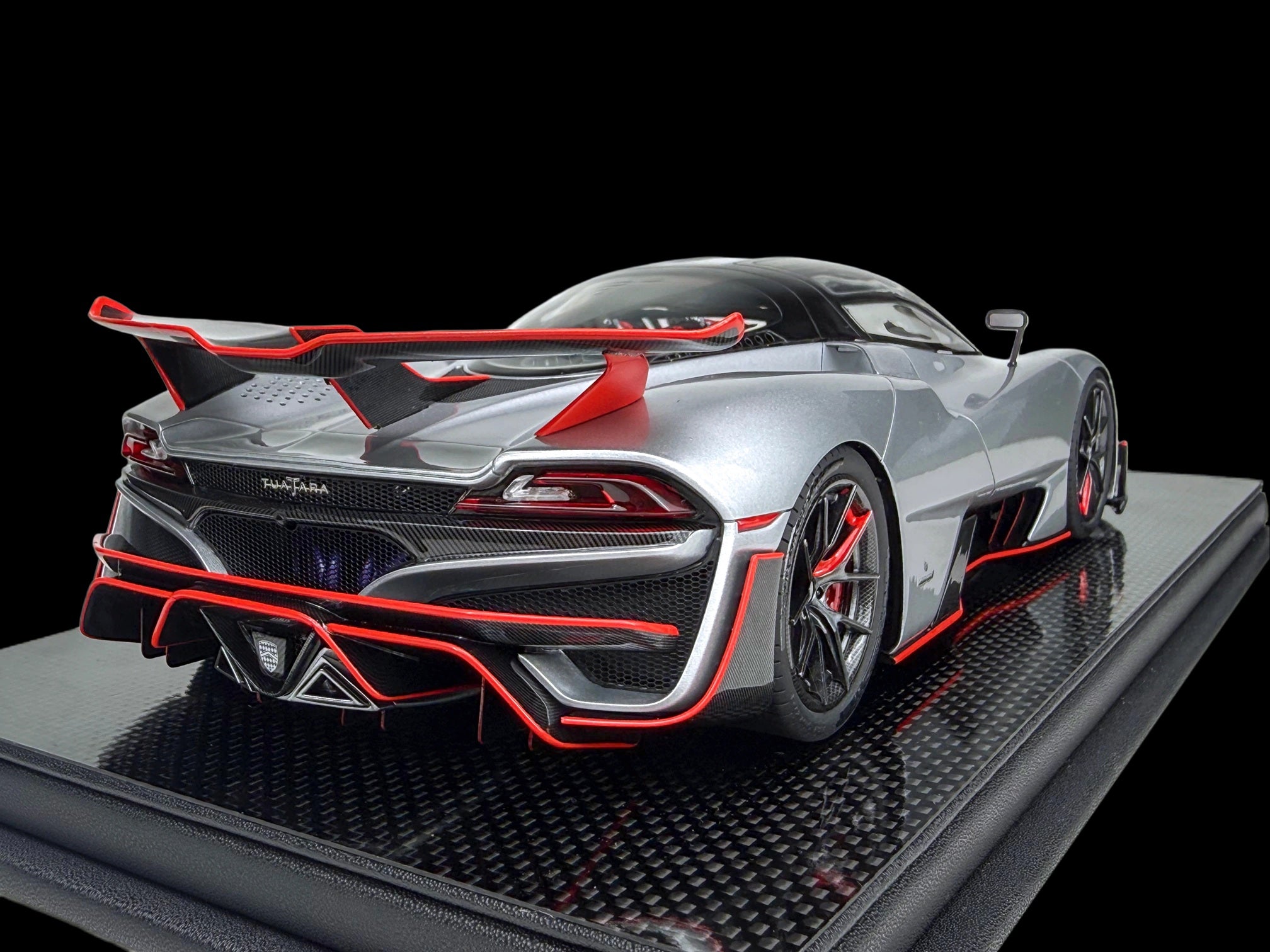SSC Tuatara Striker - silver - 1:18