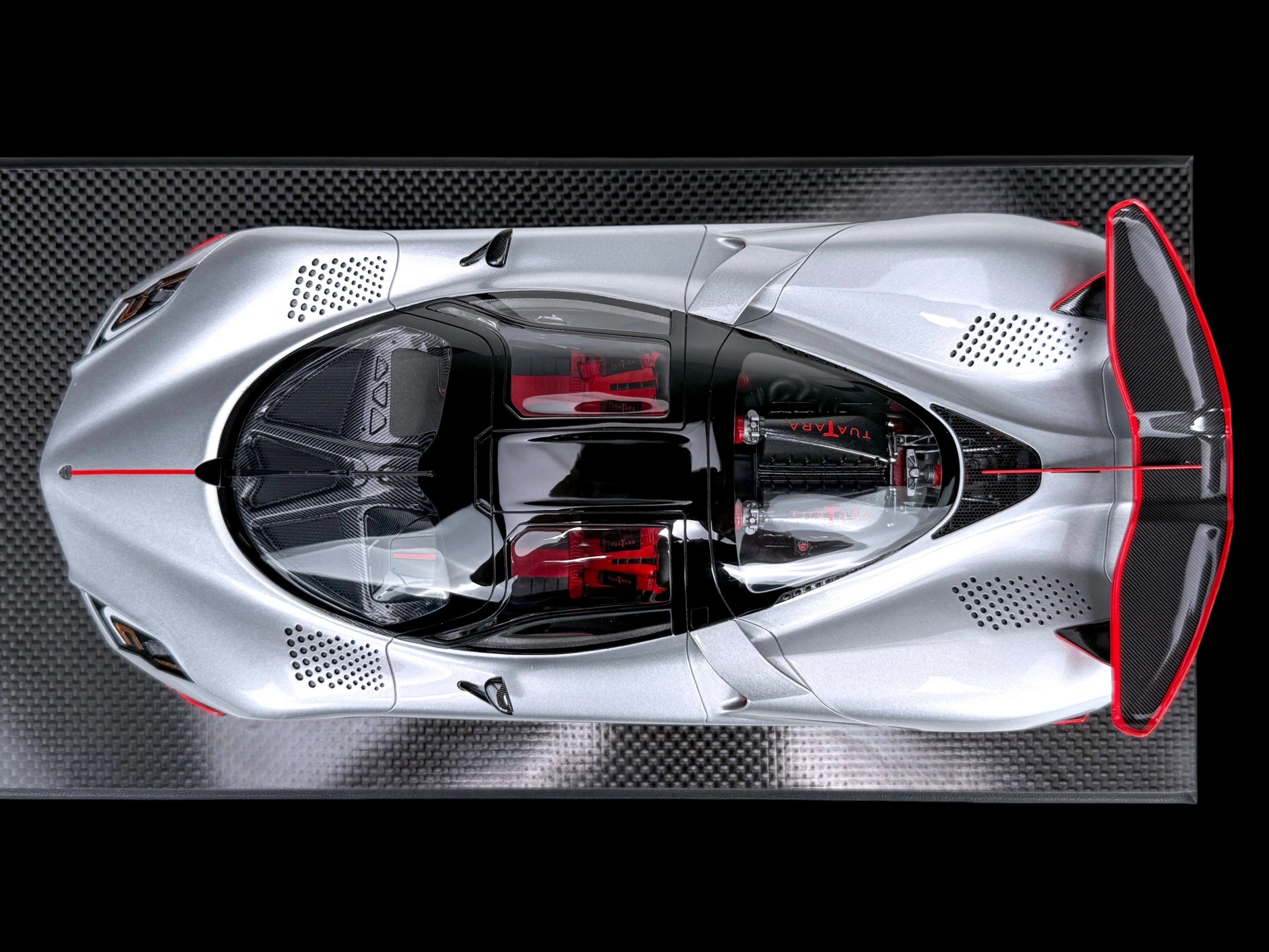 SSC Tuatara Striker - silver - 1:18