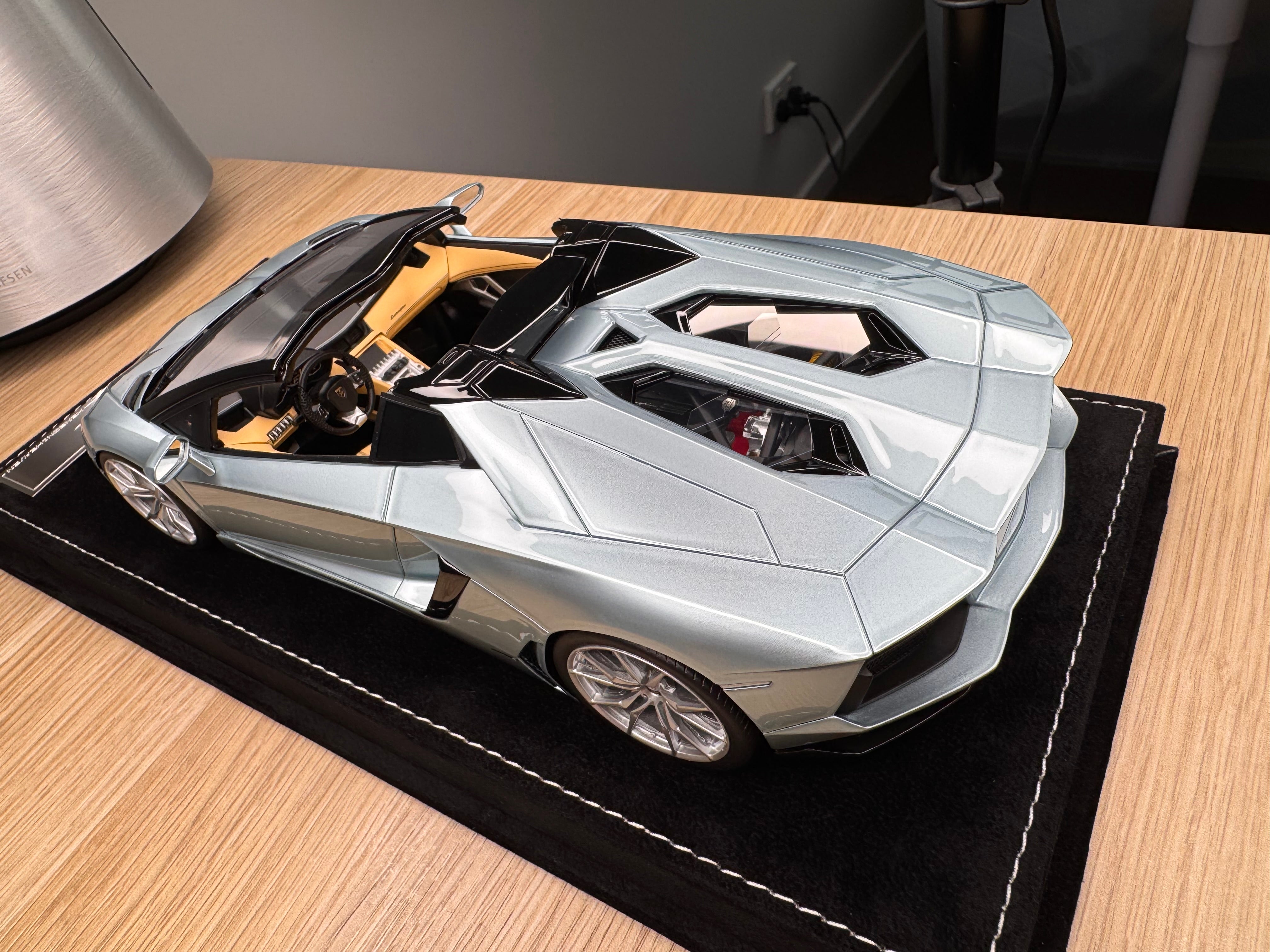Lamborghini Aventador LP700-4 Roadster - Azzurro Thethis - 1:18