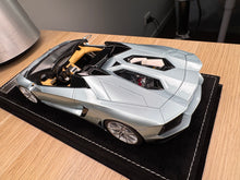 Load image into Gallery viewer, Lamborghini Aventador LP700-4 Roadster - Azzurro Thethis - 1:18
