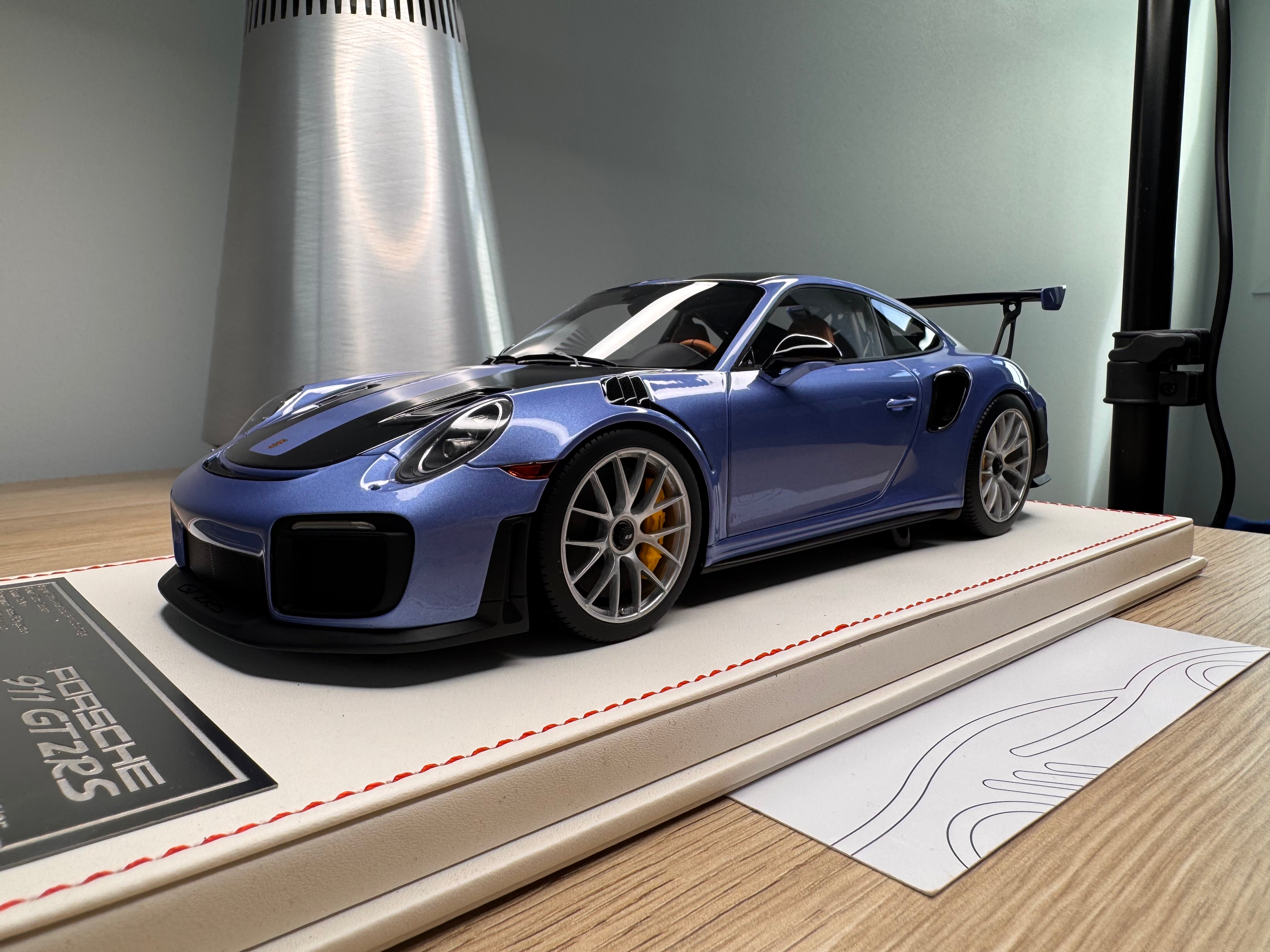 Porsche 911 GT2RS - PTS Gemini Metallic on white leather base - 1:18
