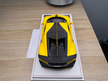 Load image into Gallery viewer, Bugatti Divo - Jaune Molsheim (matte) - 1:18
