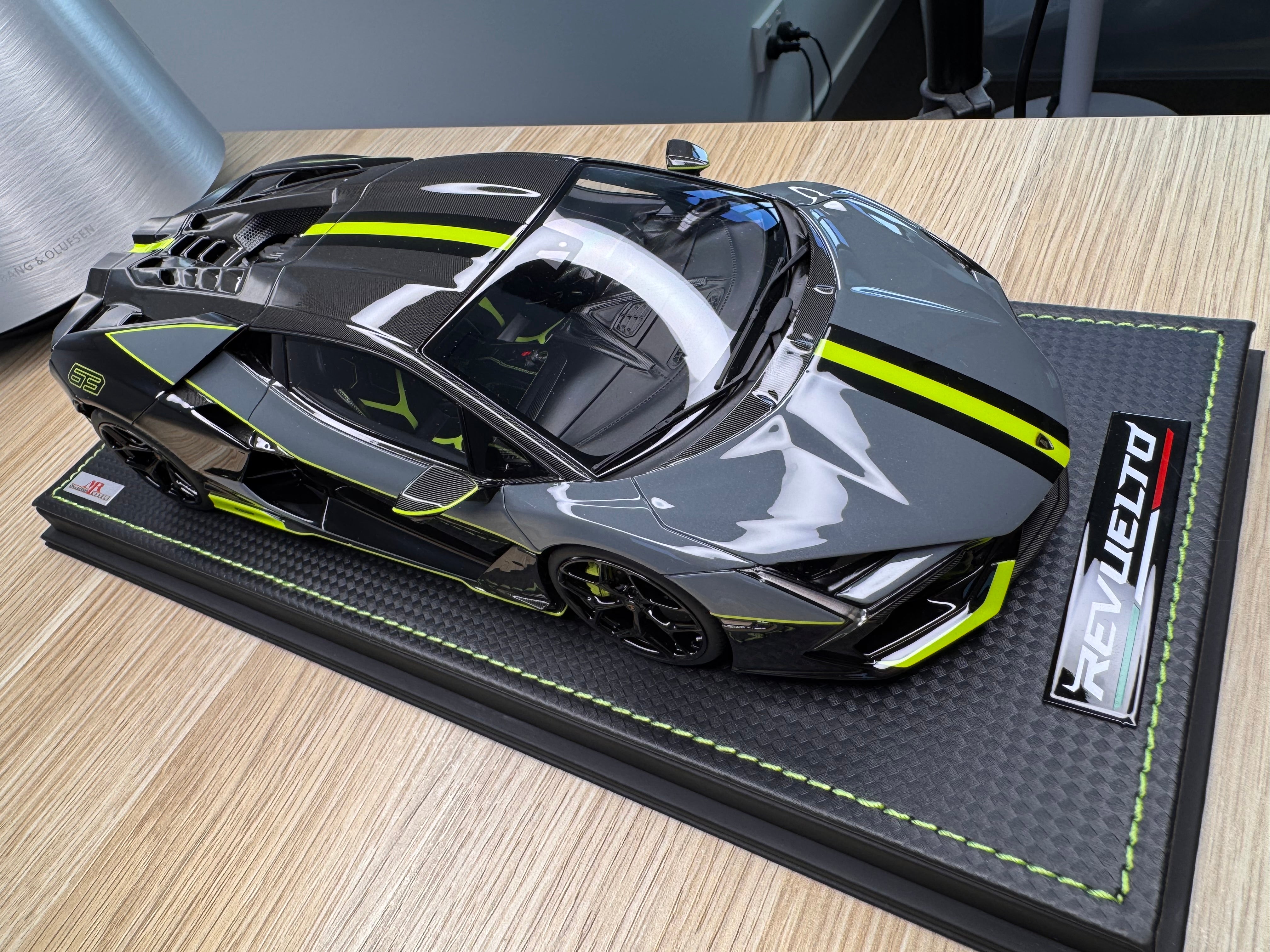 Lamborghini Revuelto - Grigio Telesto with Nero Noctis / Verde Scandal Livery - 1:18