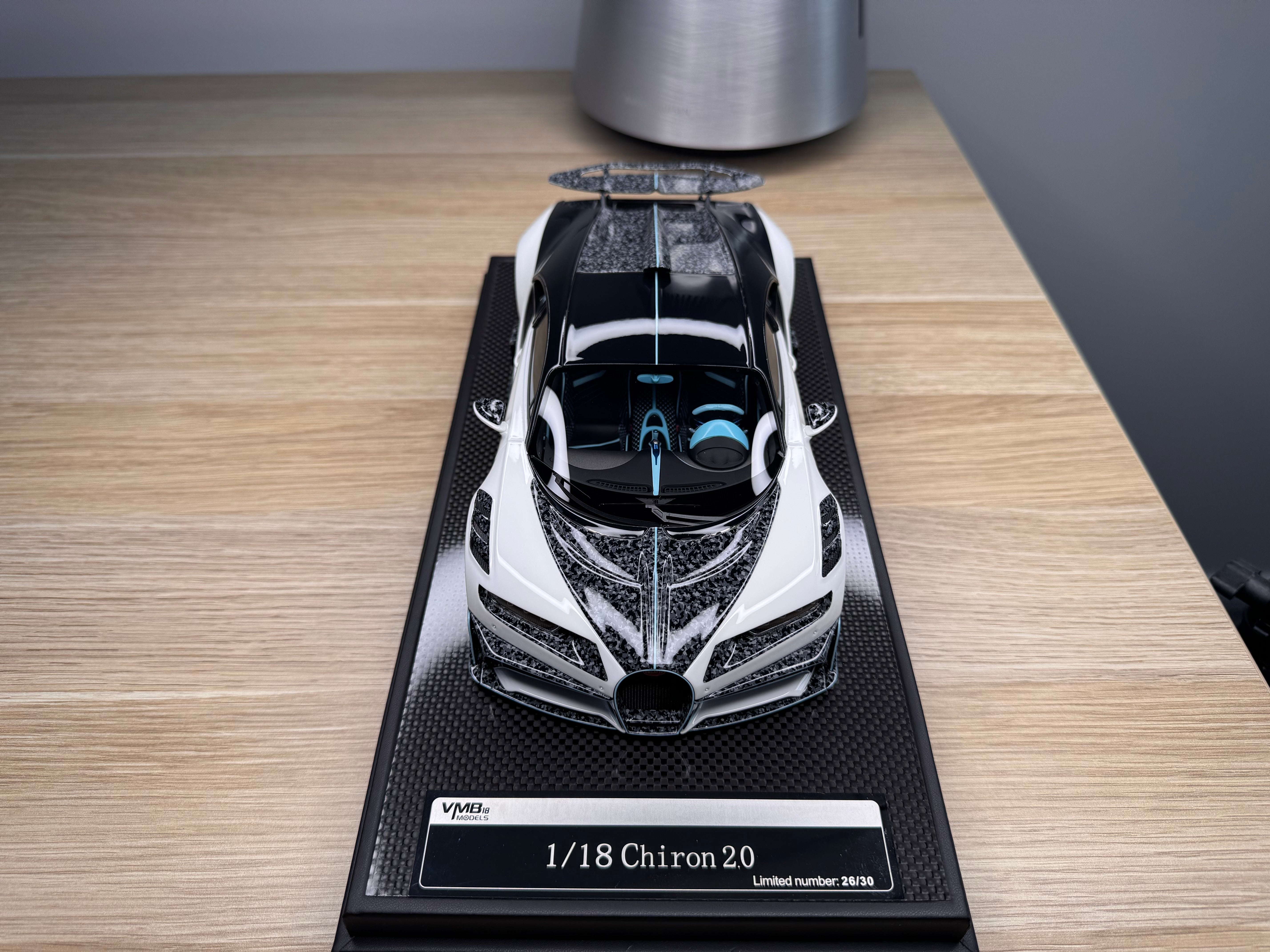 Bugatti Chiron 2.0 White with Luminous Blue - 1:18