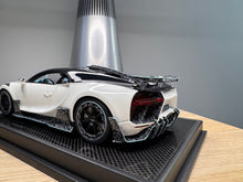 Load image into Gallery viewer, Bugatti Chiron 2.0 White with Luminous Blue - 1:18
