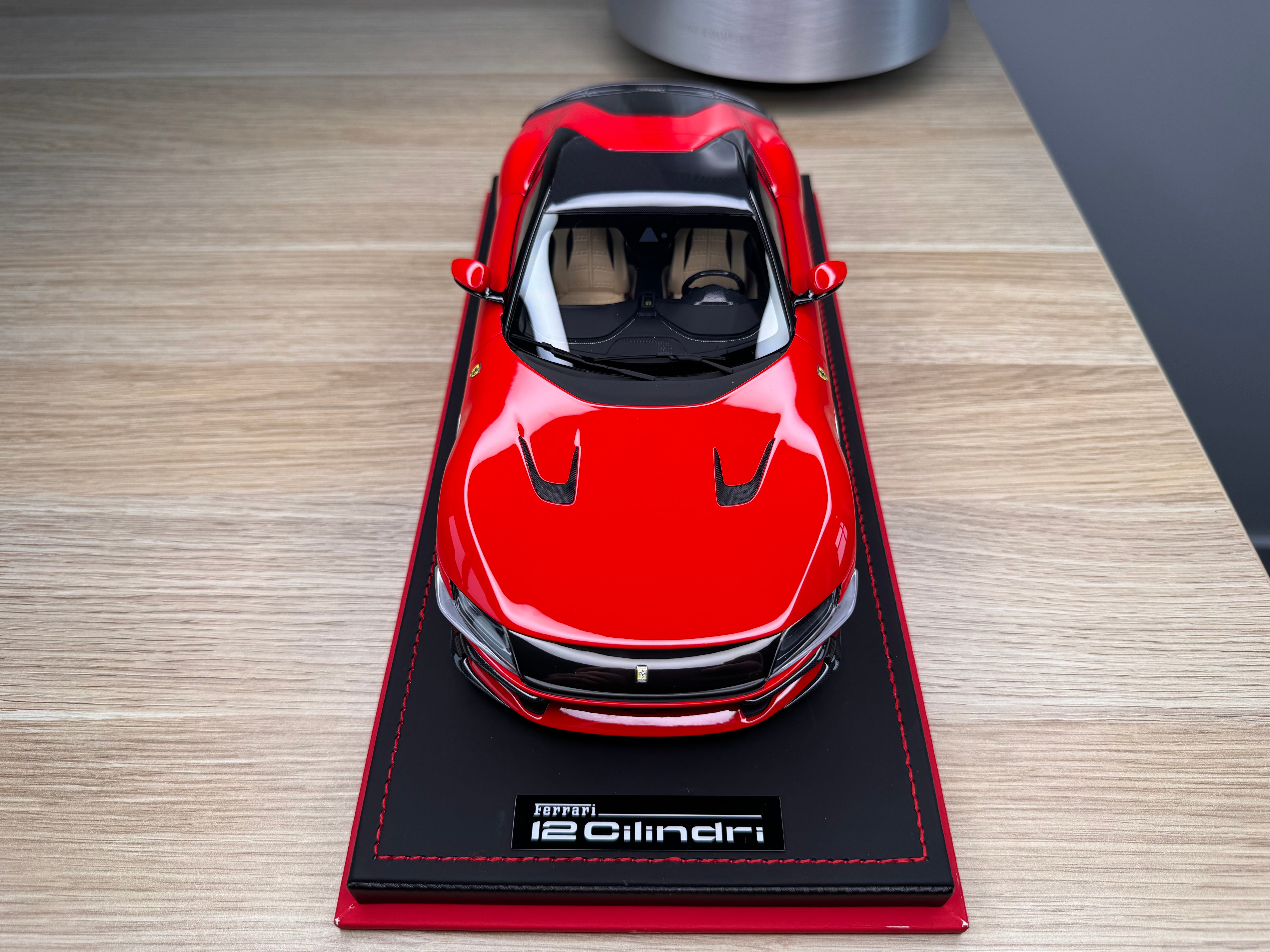 Ferrari 12 Cilindri - Rosso Scuderia - 1:18