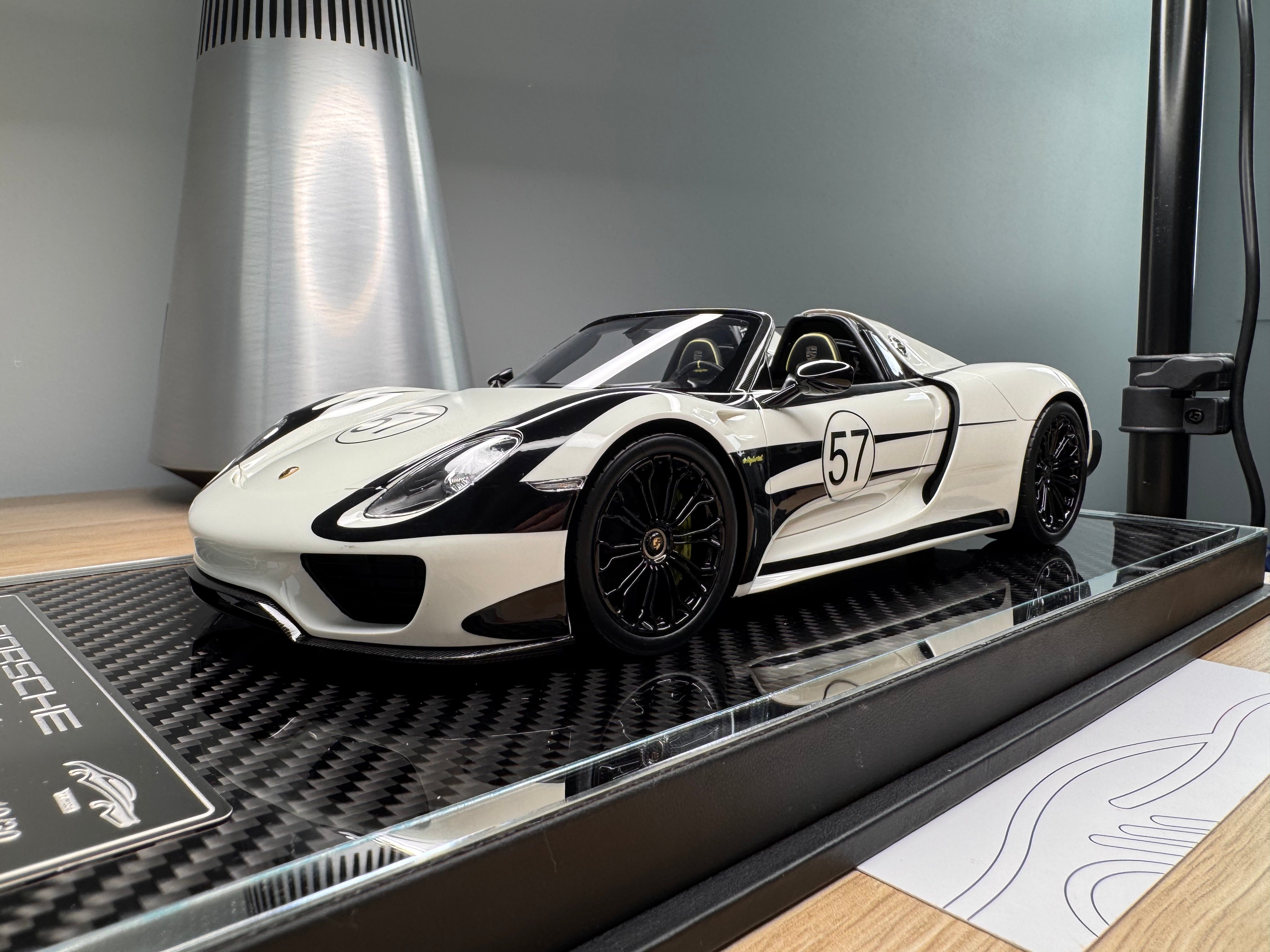 Porsche 918 Spyder - Luminous Green number 57 - 1:18