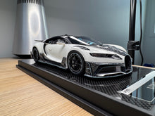 Load image into Gallery viewer, Bugatti Chiron 2.0 White with Luminous Blue - 1:18
