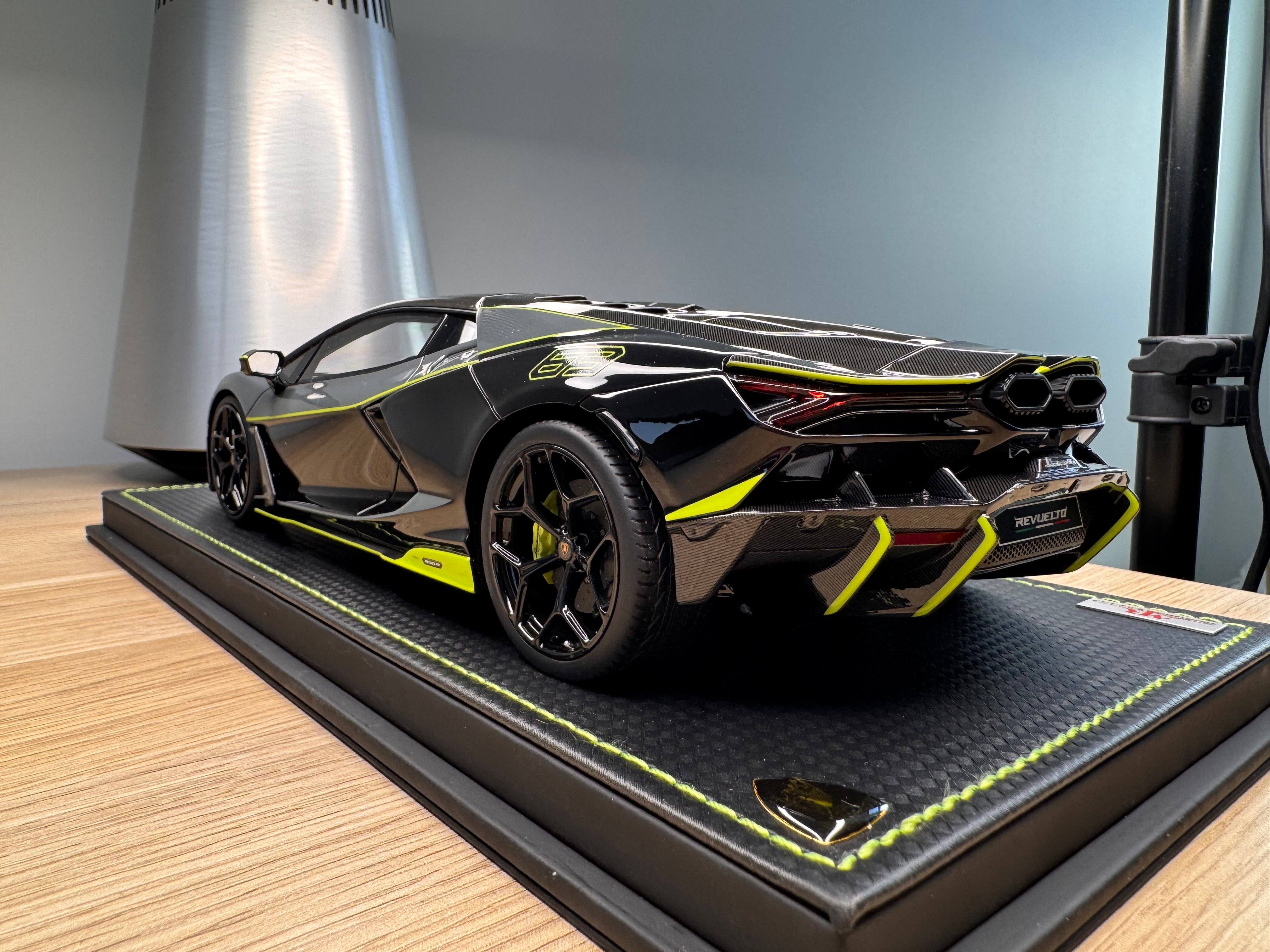 Lamborghini Revuelto - Grigio Telesto with Nero Noctis / Verde Scandal Livery - 1:18