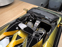 Load image into Gallery viewer, Lamborghini Aventador LP700-4 Roadster - Chameleon Gold - 1:18
