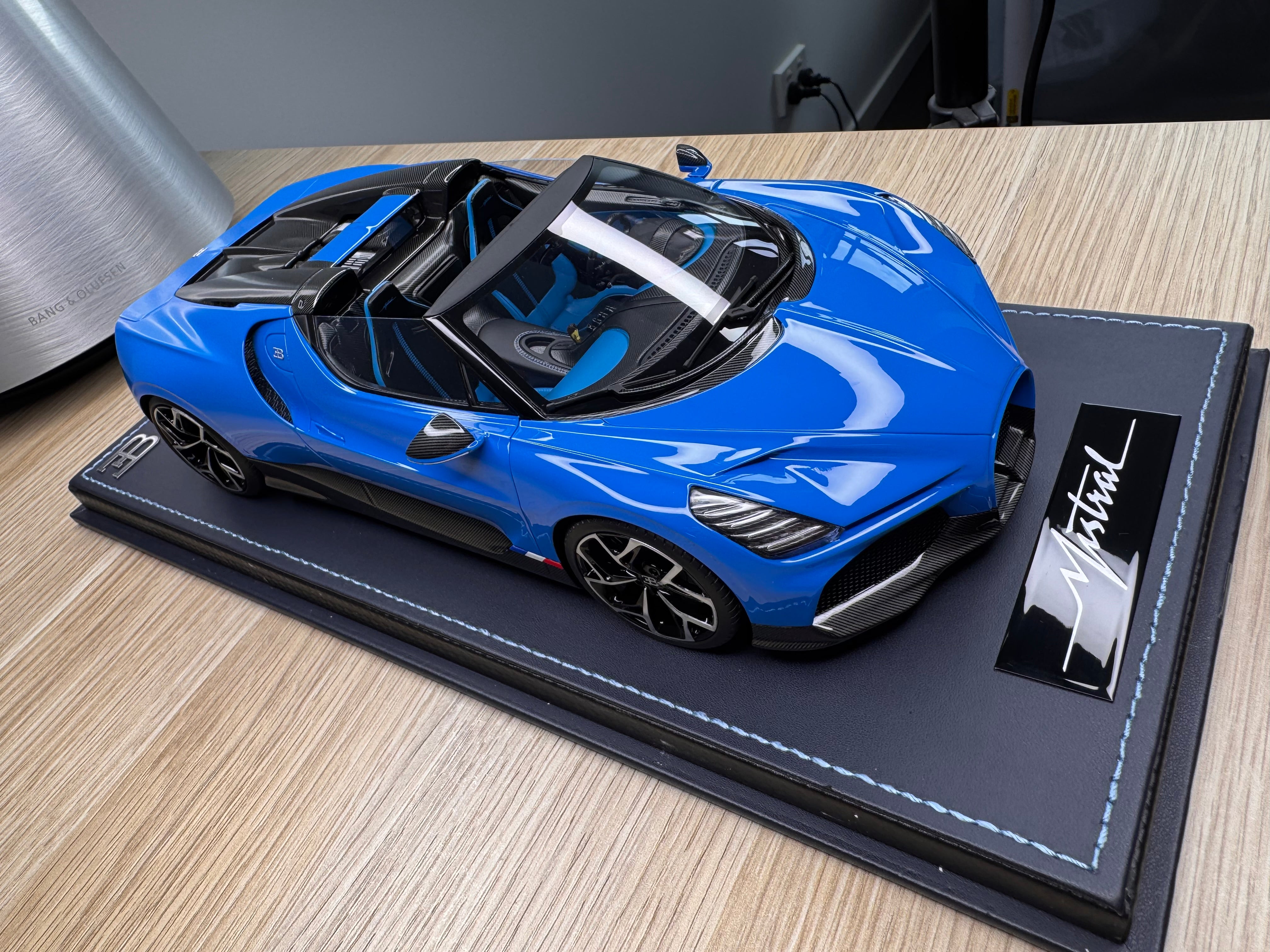 Bugatti Mistral - blue - 1:18