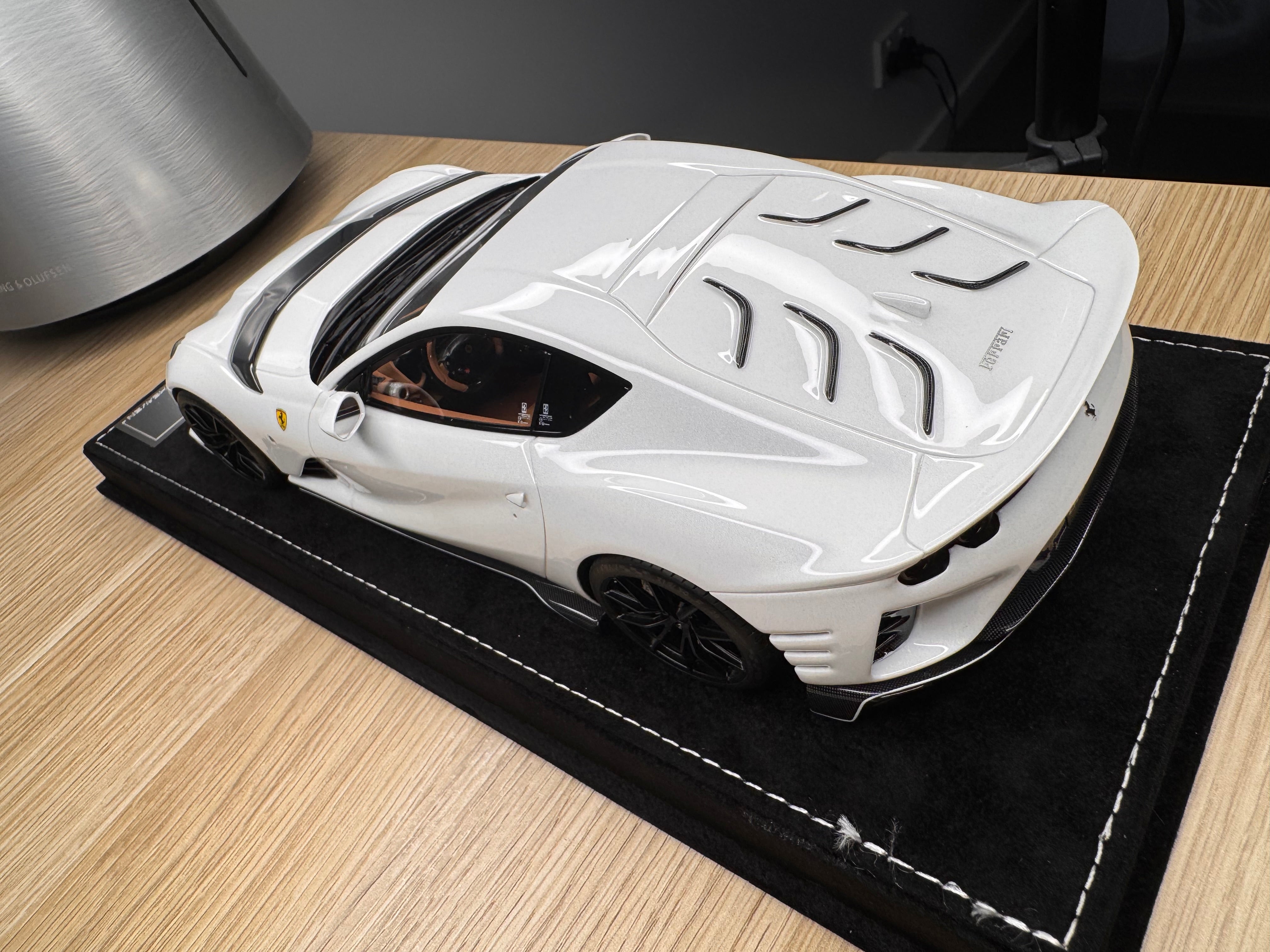 Ferrari 812 Competizione - Arcobaleno Lucido - 1:18