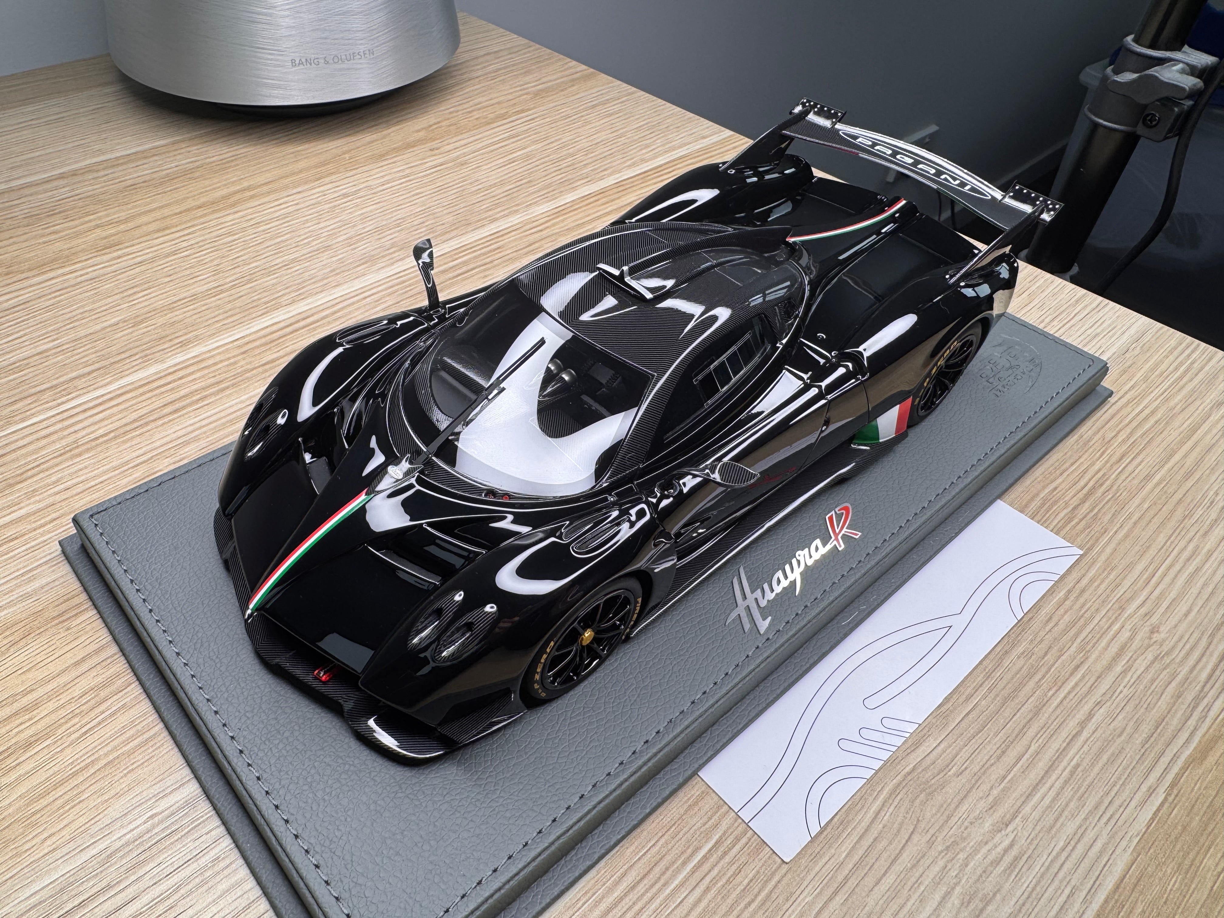 Pagani Huayra R - Gloss Black - 1:18