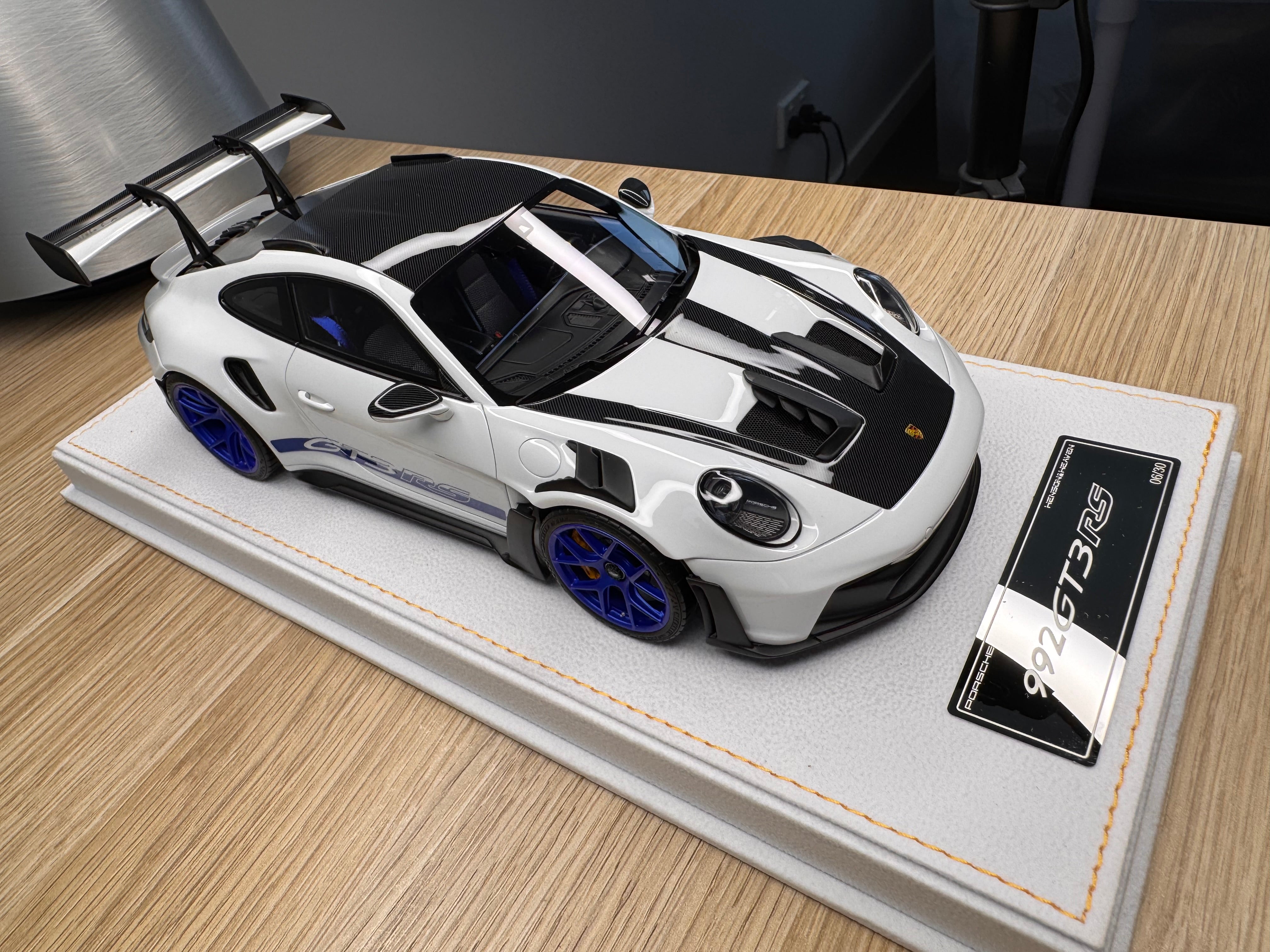 Porsche 911 992 GT3RS - Cement Grey - 1:18