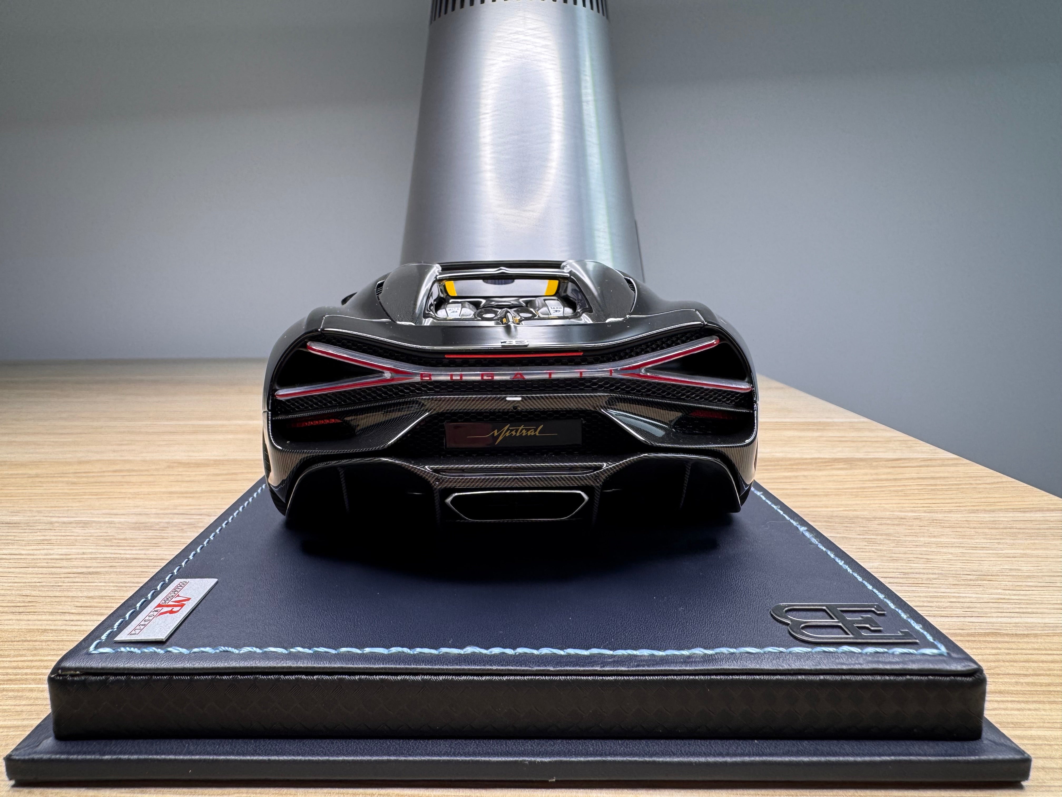 Bugatti Mistral - launch black - 1:18