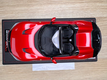 Load image into Gallery viewer, Ferrari 12 Cilindri Spider - Rosso Imola - 1:18
