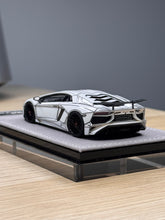 Load image into Gallery viewer, Lamborghini Aventador SV - Gloss White / Black Stripes - 1:43
