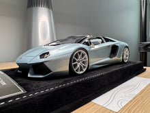 Load image into Gallery viewer, Lamborghini Aventador LP700-4 Roadster - Azzurro Thethis - 1:18

