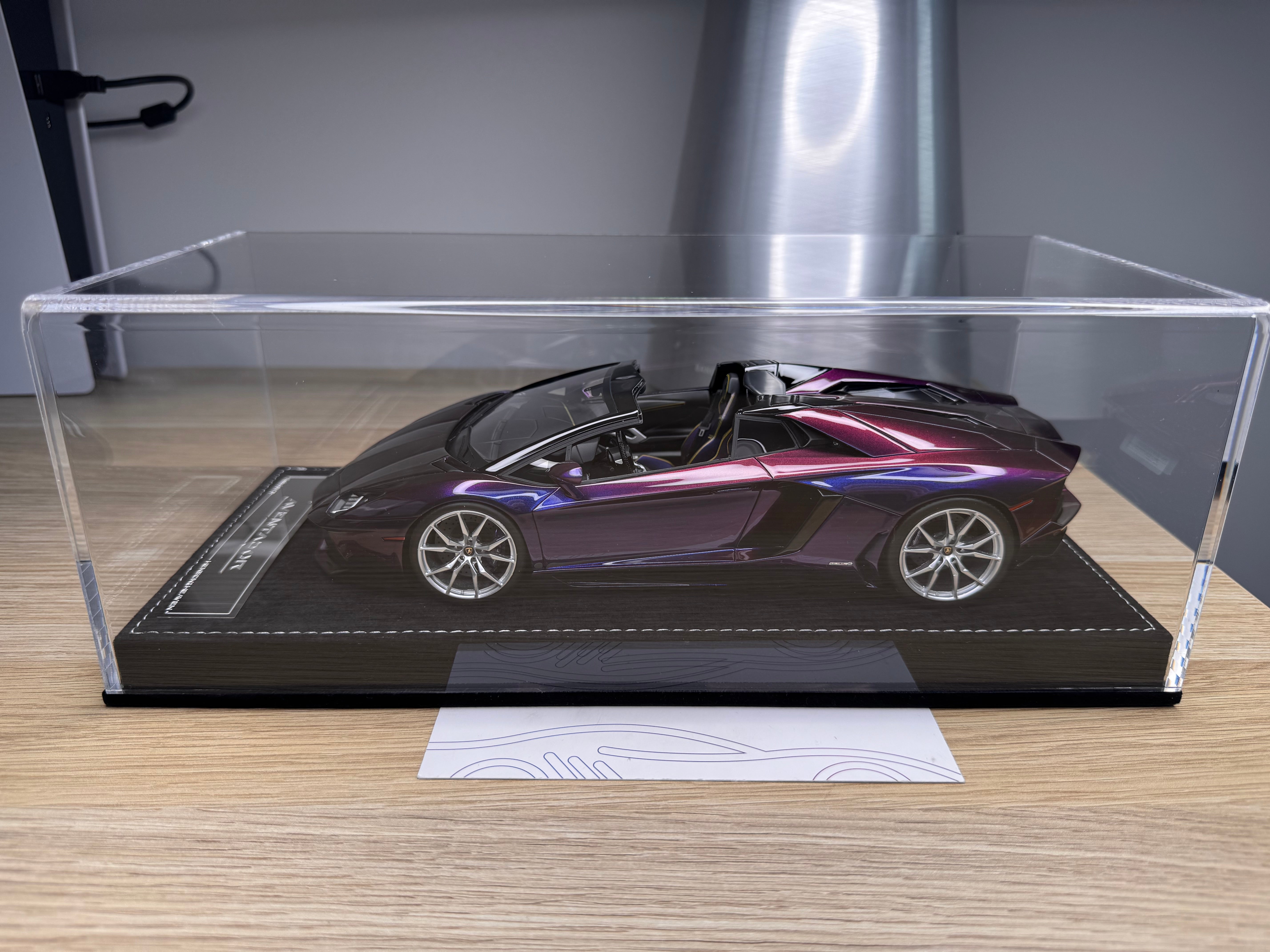 Lamborghini Aventador LP700-4 Roadster - Chameleon Purple - 1:18