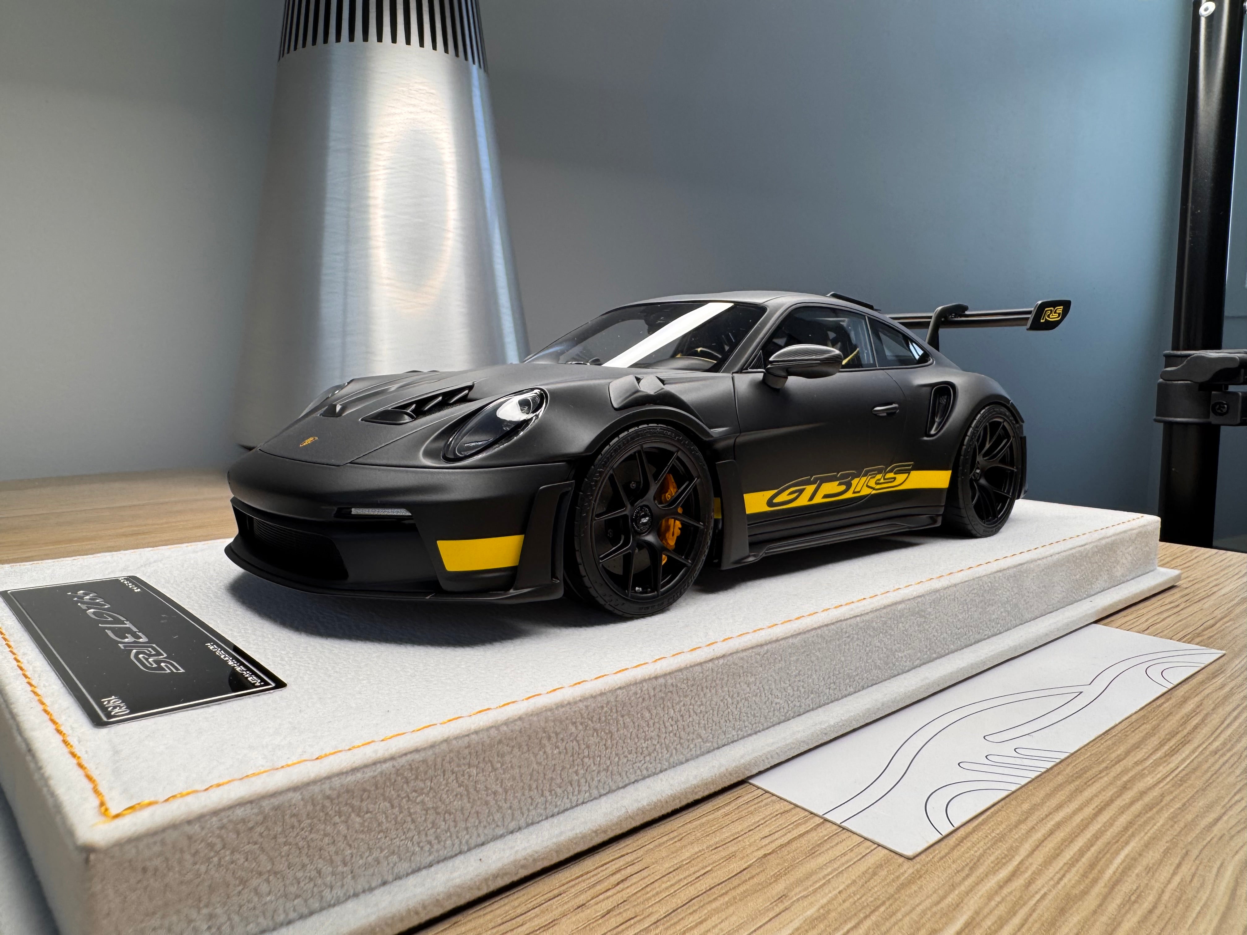 Porsche 911 992 GT3RS - Matte Black - 1:18