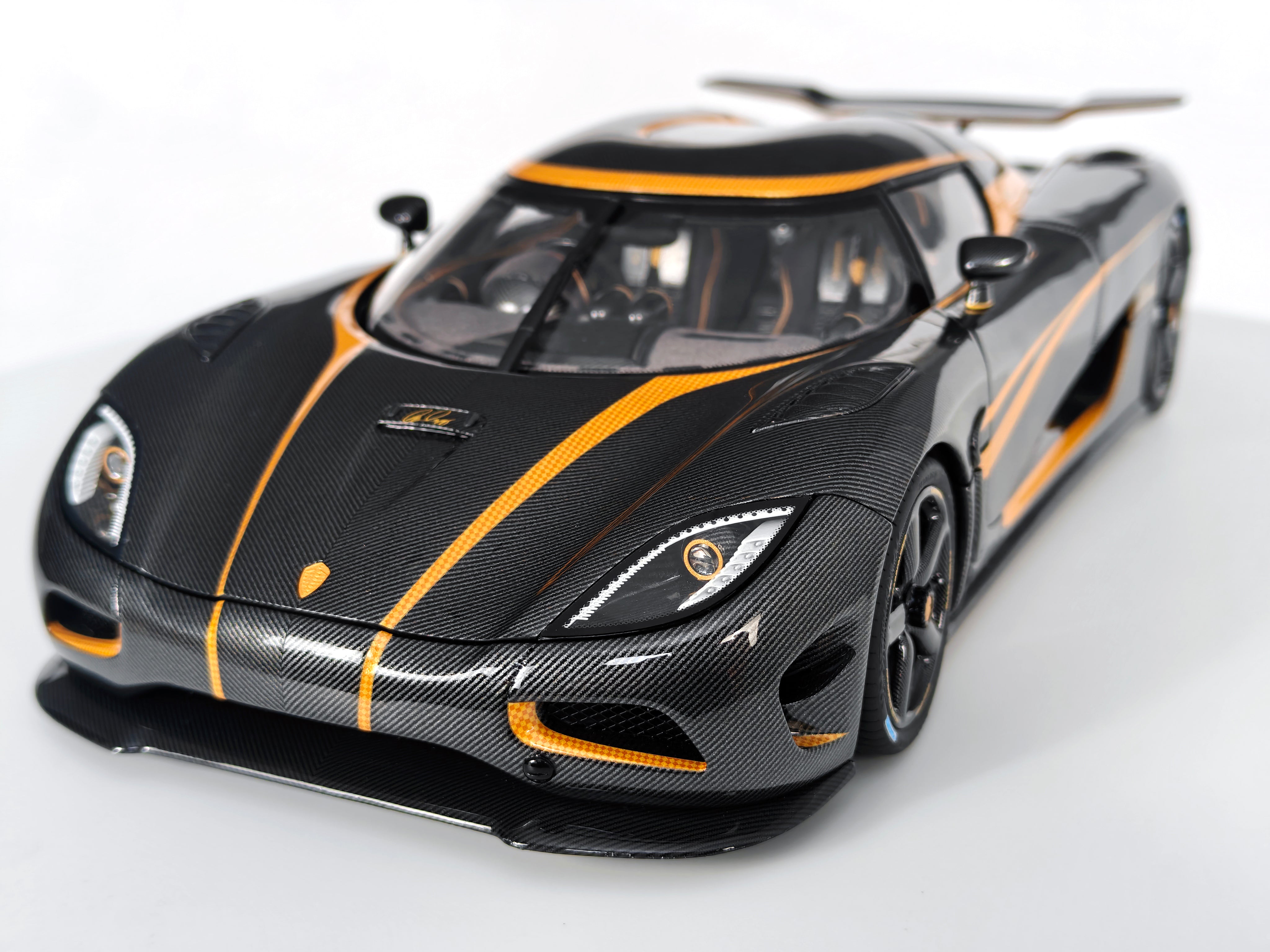 Koenigsegg Agera S - Hundra carbon gold OPEN PARTS - 1:18