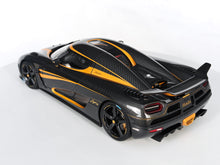 Load image into Gallery viewer, Koenigsegg Agera S - Hundra carbon gold OPEN PARTS - 1:18

