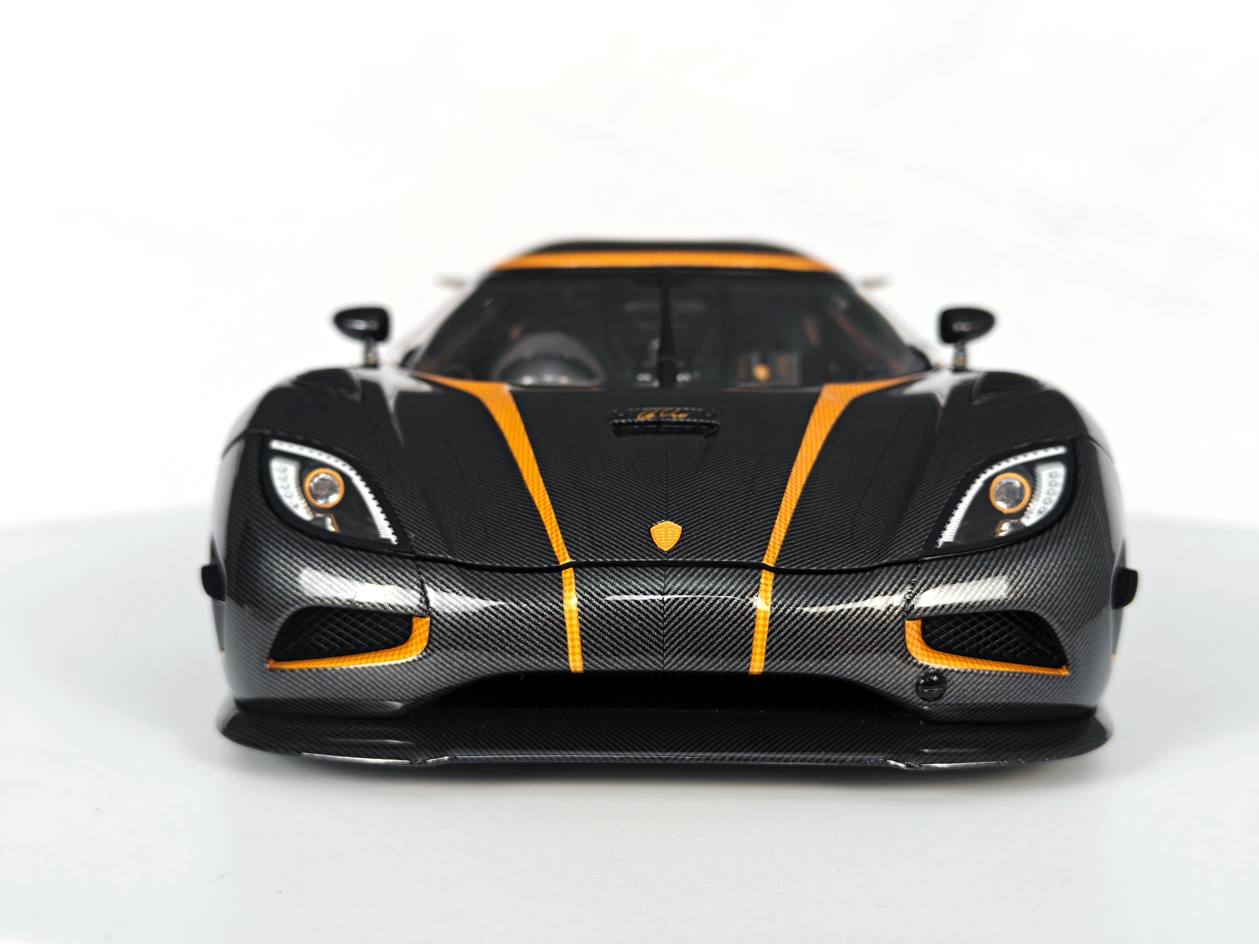 Koenigsegg Agera S - Hundra carbon gold OPEN PARTS - 1:18