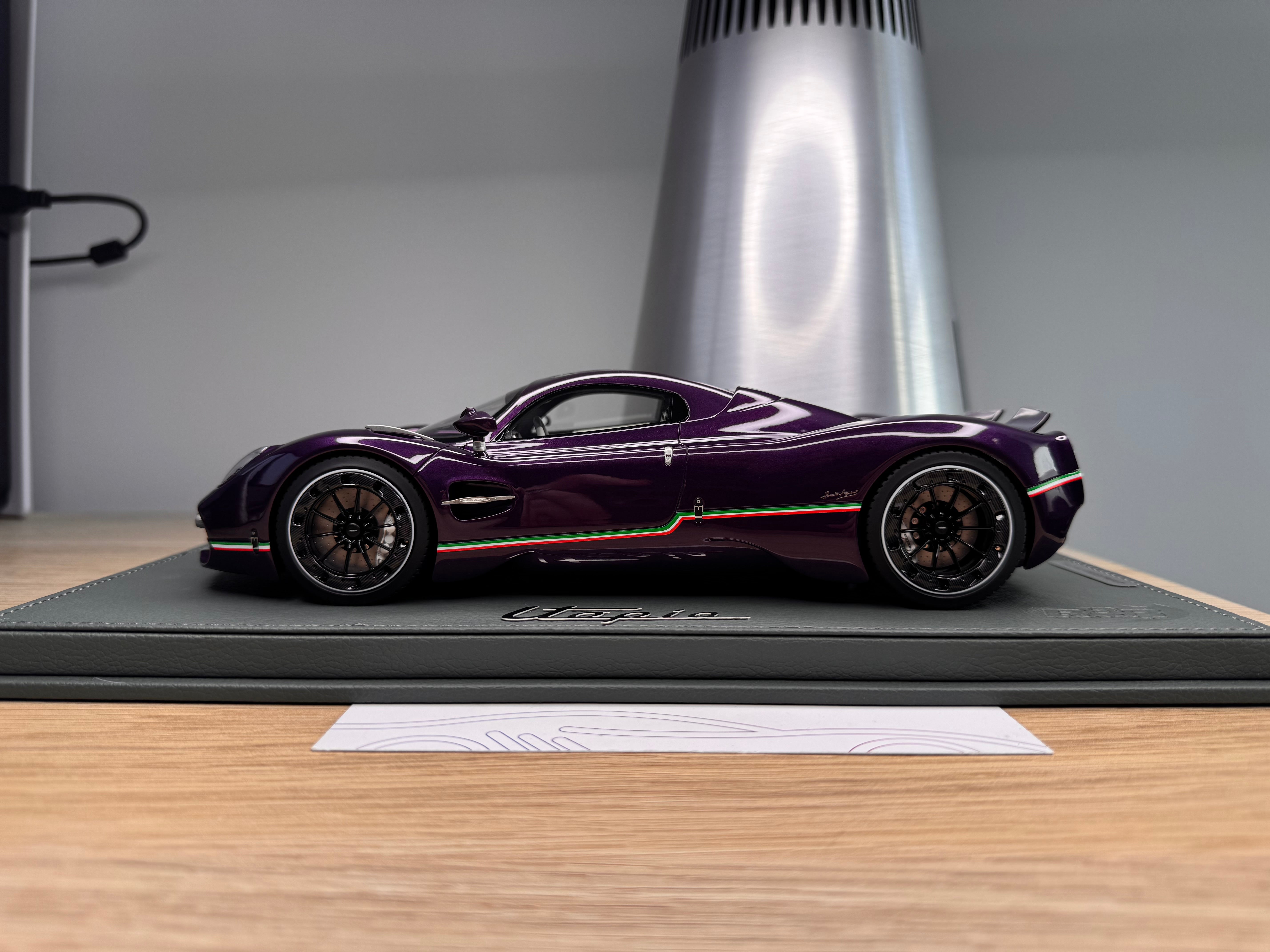 Pagani Utopia - Viola Hong Kong new version - 1:18