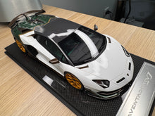 Load image into Gallery viewer, Lamborghini Aventador SVJ - Bianco Aether / Verde Hydra - 1:18
