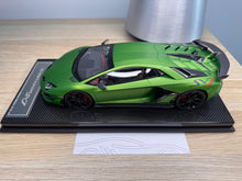 Load image into Gallery viewer, Lamborghini Aventador SVJ - Matte Green Pearl - 1:18
