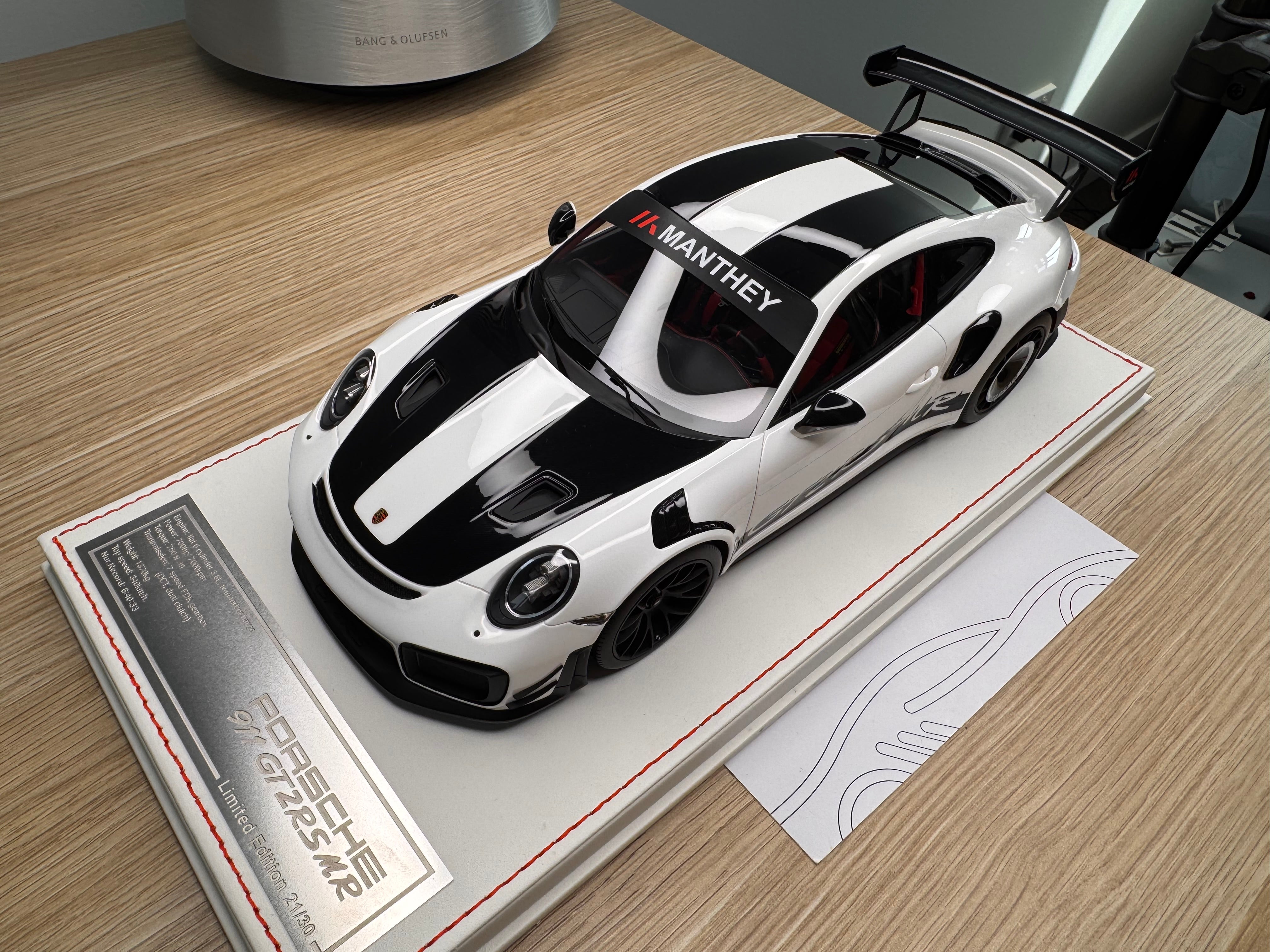 Porsche 911 GT2RSMR - White - 1:18