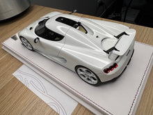 Load image into Gallery viewer, Koenigsegg CC850 PMC Special Project - crystal white #7519 Monterey Car Week - 1:18
