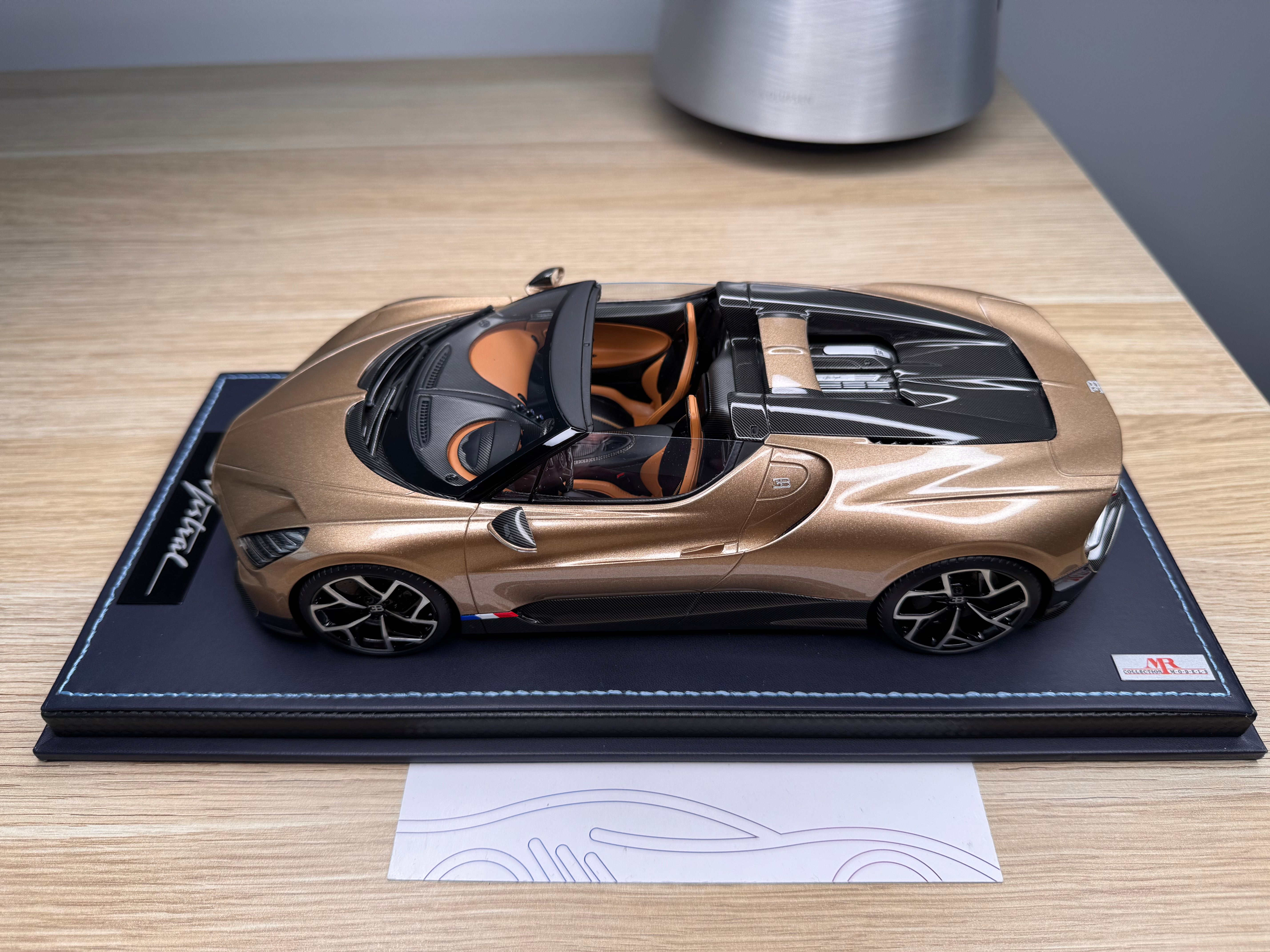Bugatti Mistral - Dore gold - 1:18