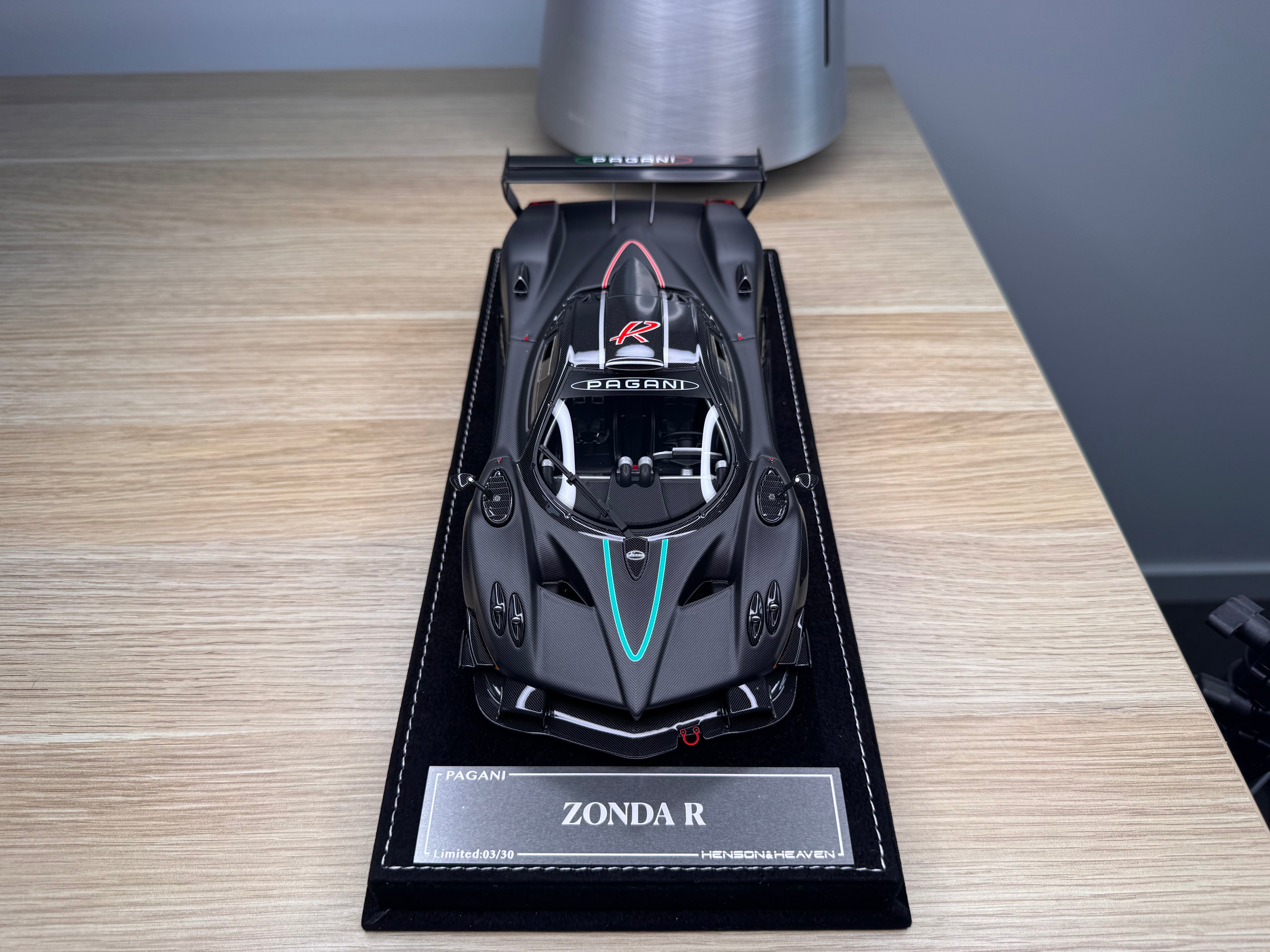Pagani Zonda R - Matte Black Carbon - 1:18