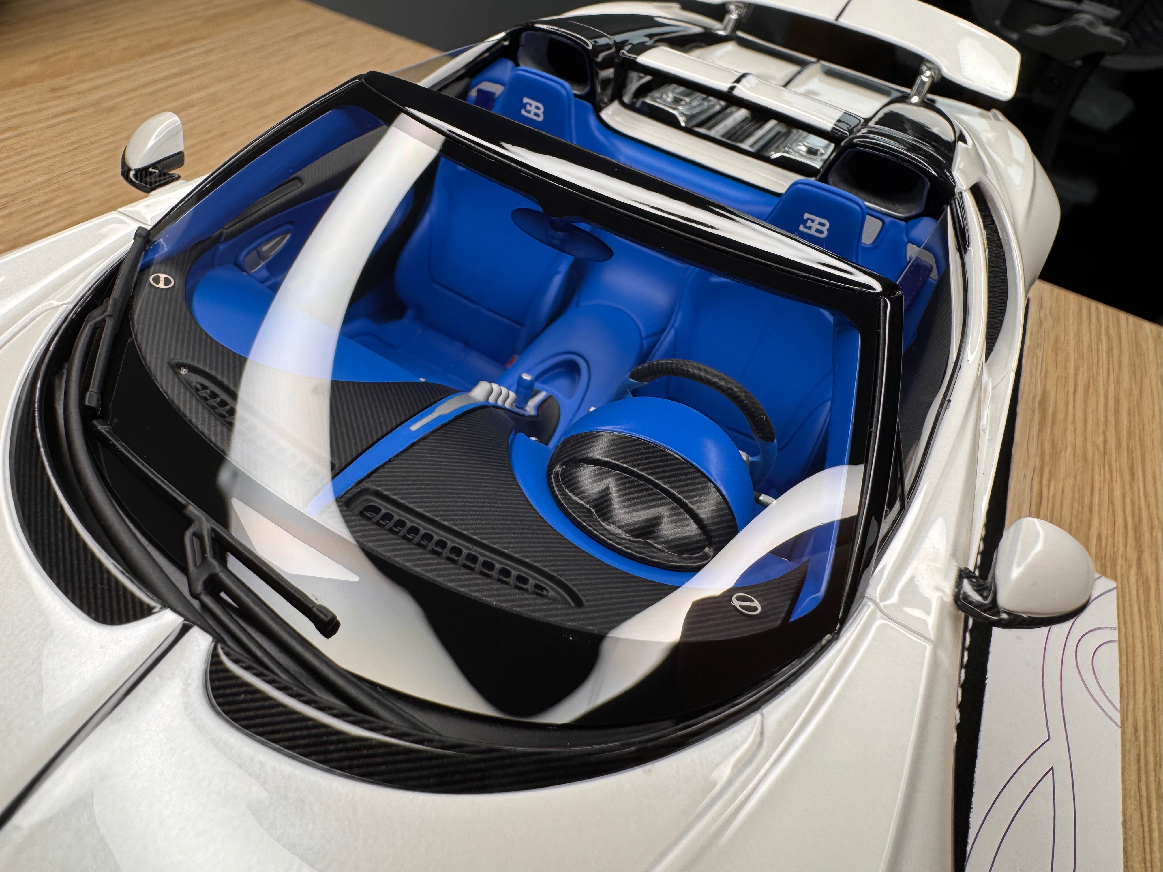 Bugatti Mistral - Pearl White - 1:18