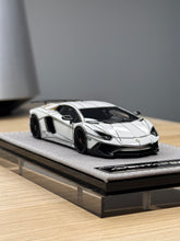 Load image into Gallery viewer, Lamborghini Aventador SV - Gloss White / Black Stripes - 1:43
