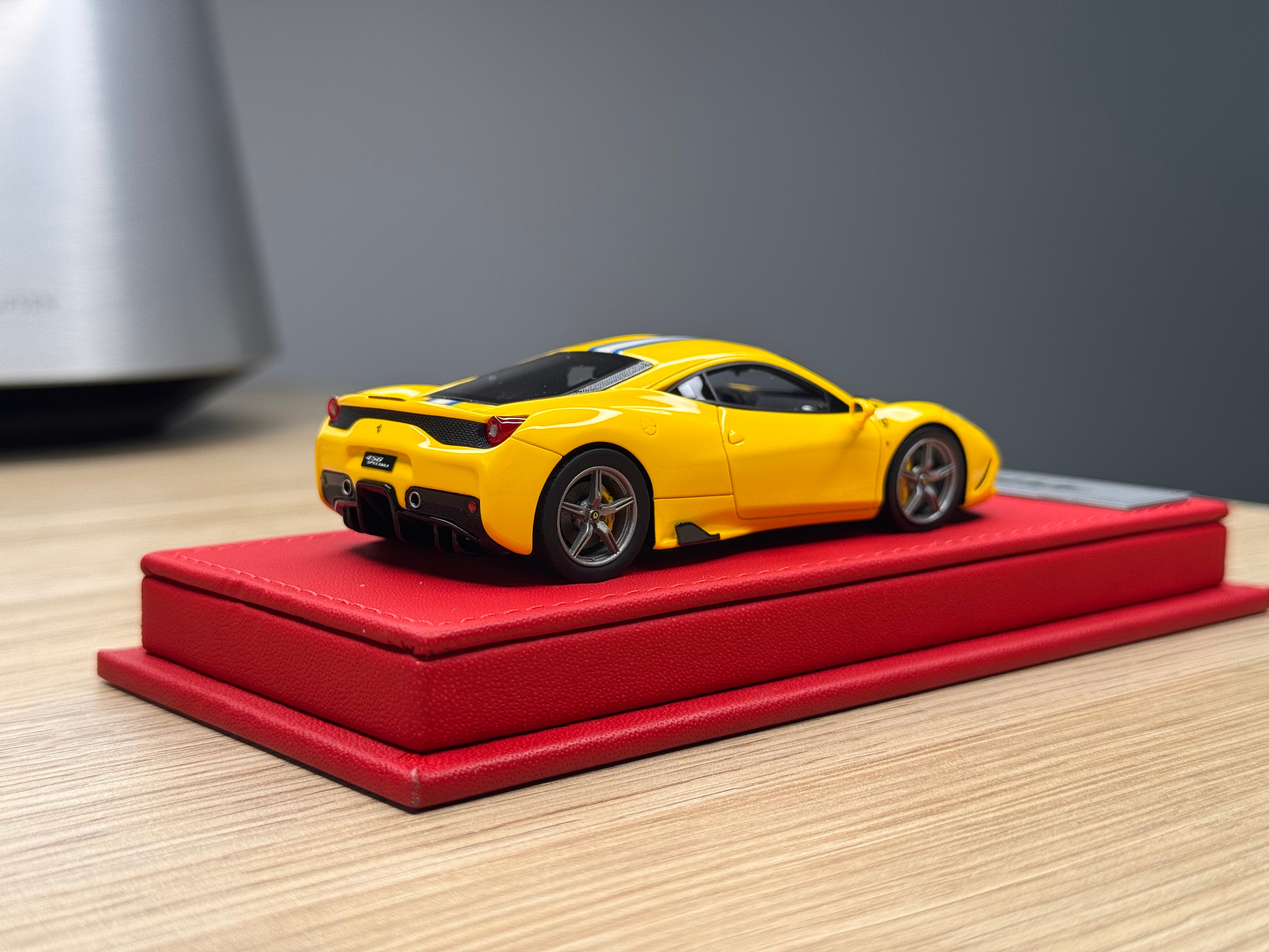 Ferrari 458 Speciale - Giallo Modena - 1:43