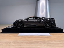 Load image into Gallery viewer, Bugatti Chiron Super Sport 300 - Black Carbon &amp; Orange - 1:18
