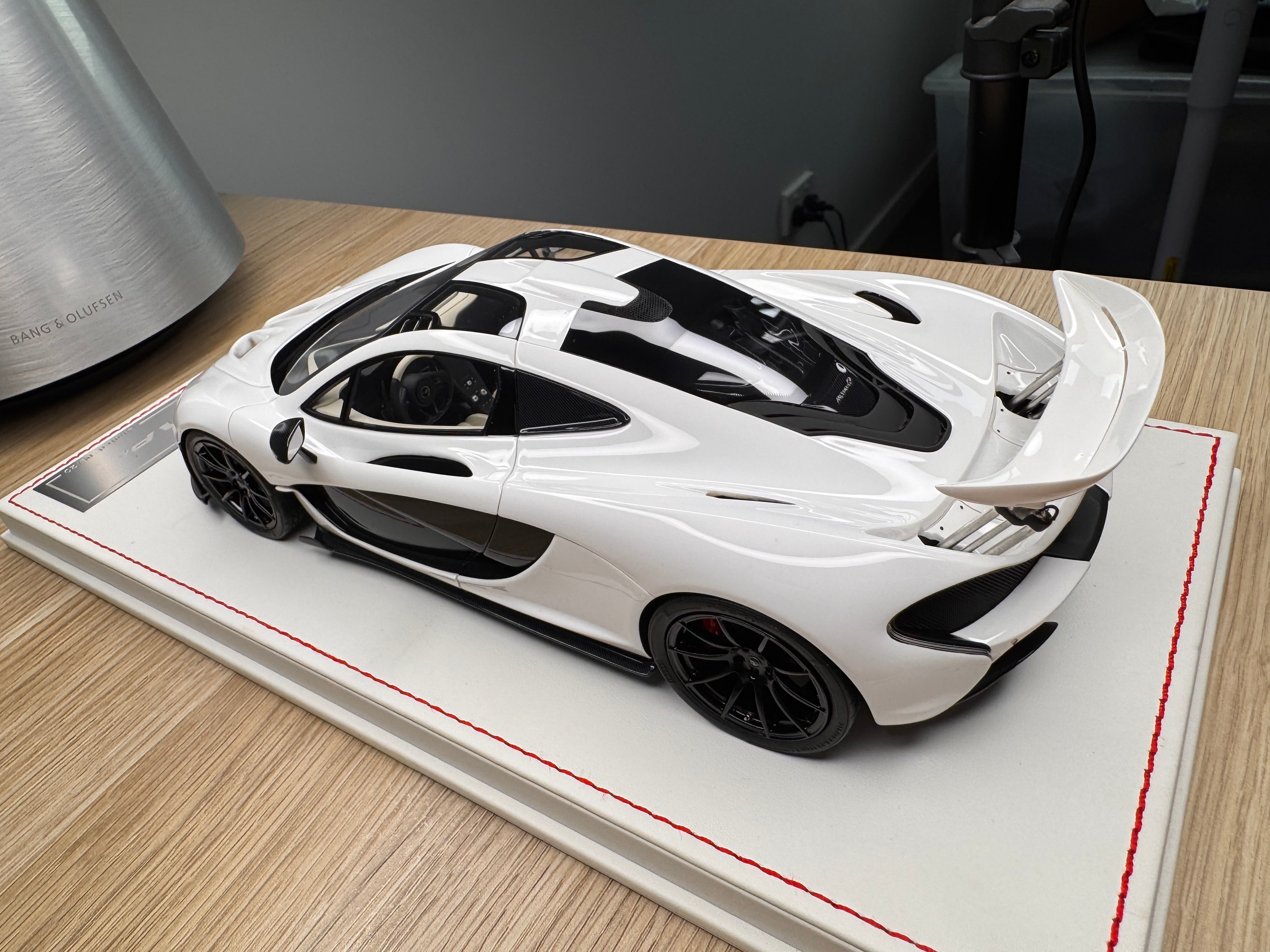 McLaren P1 - Silica White / Black - 1:18