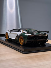 Load image into Gallery viewer, Lamborghini Aventador SVJ - Bianco Aether / Verde Hydra - 1:18
