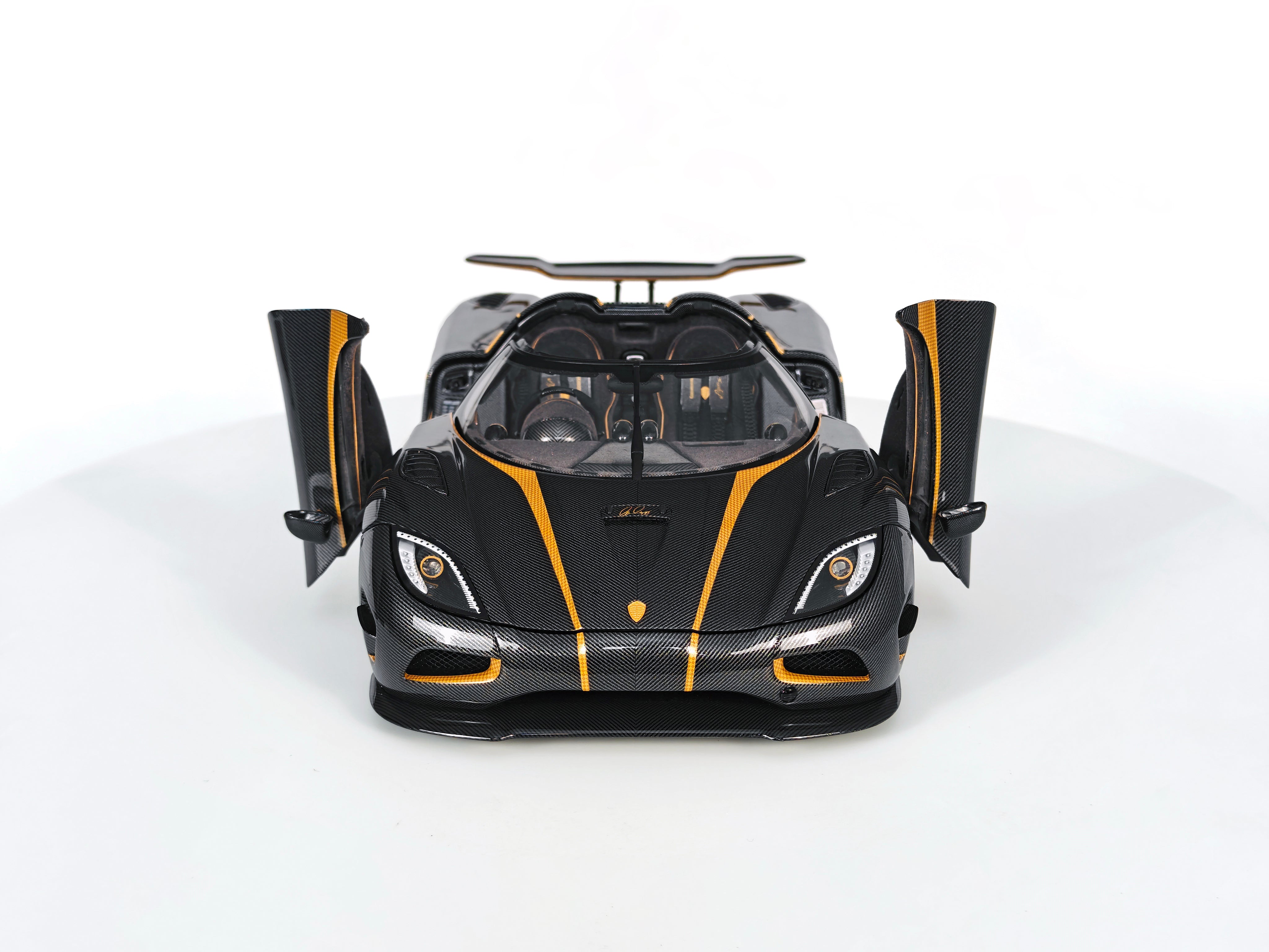 Koenigsegg Agera S - Hundra carbon gold OPEN PARTS - 1:18