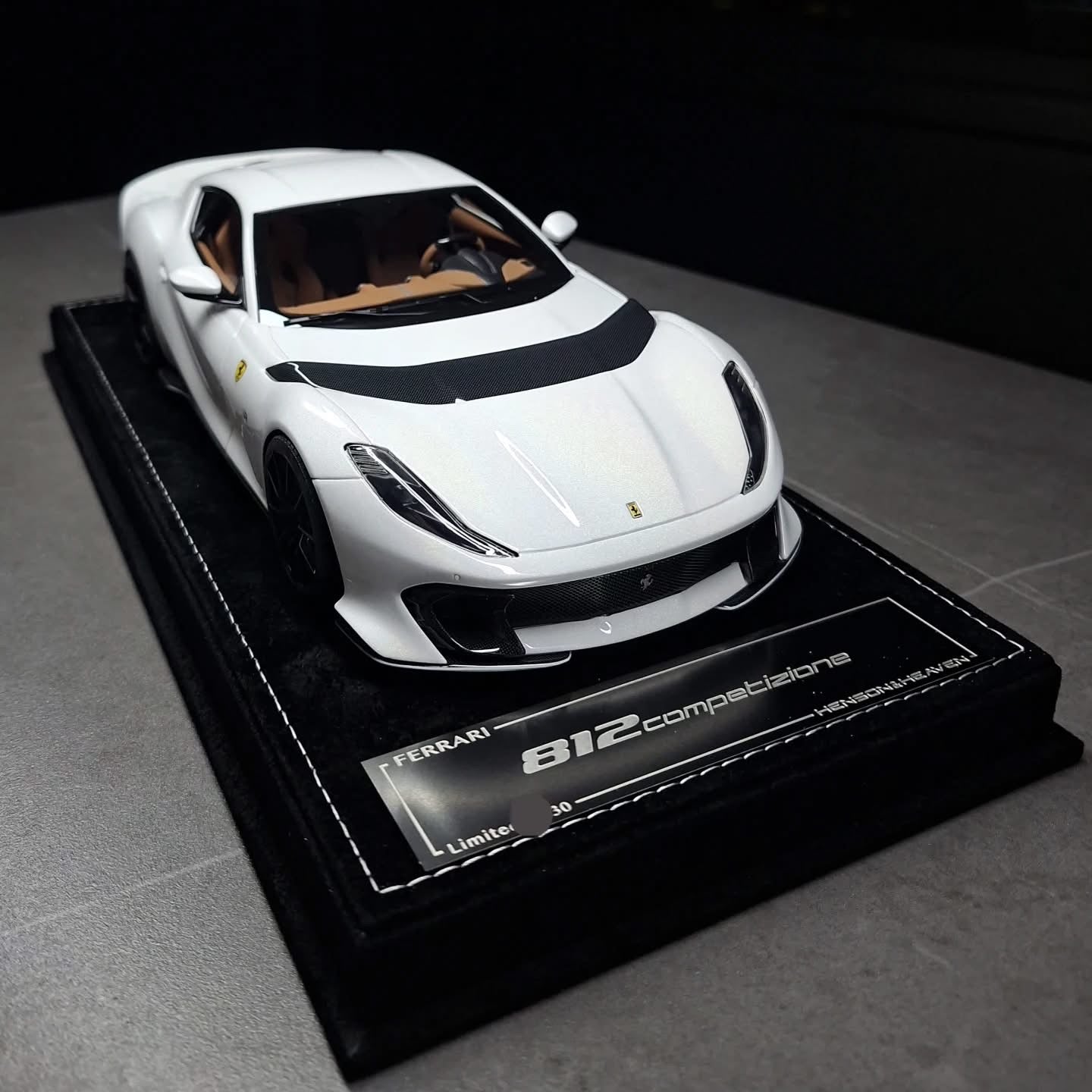 Ferrari 812 Competizione - Arcobaleno Lucido - 1:18