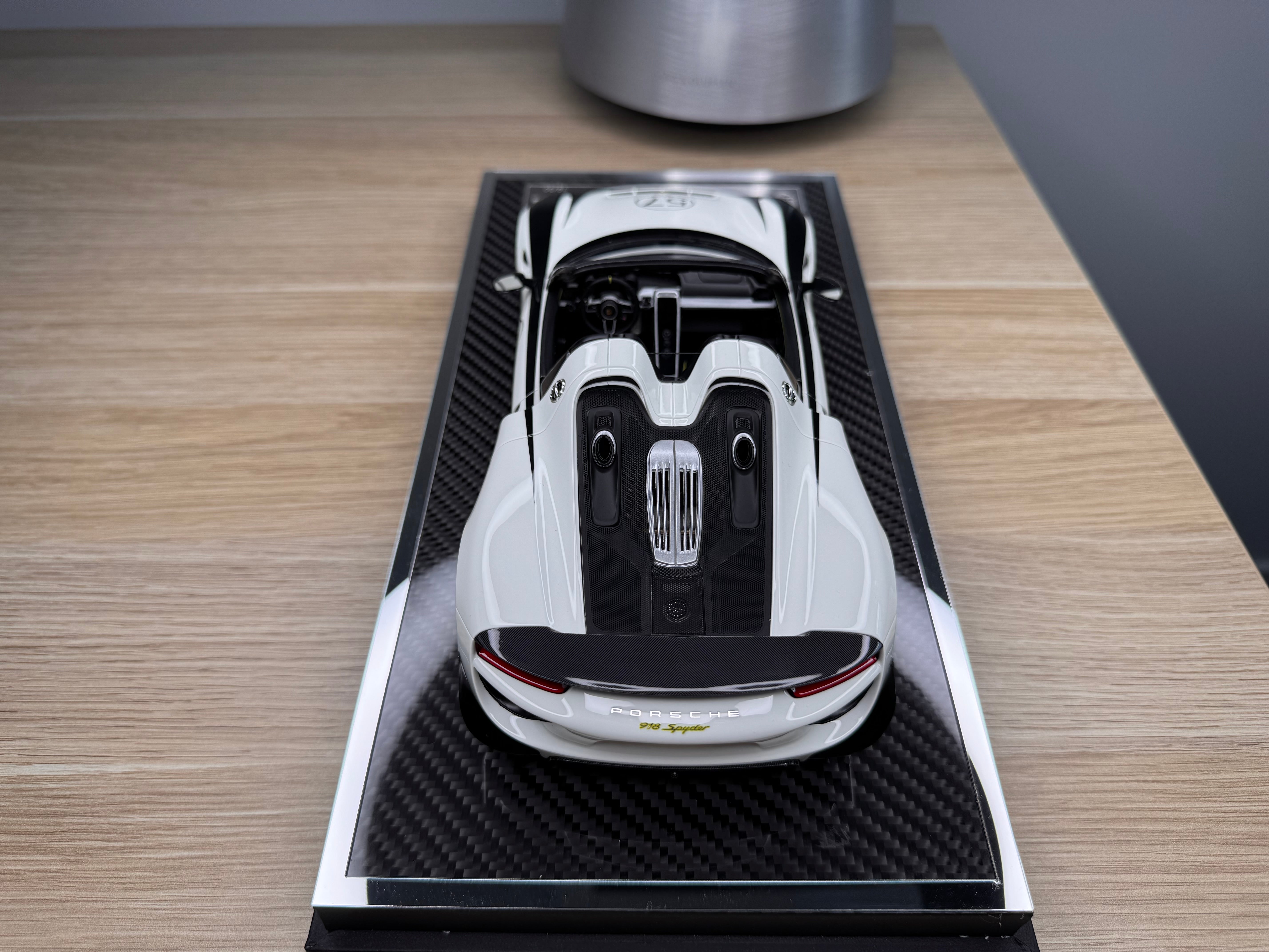 Porsche 918 Spyder - Luminous Green number 57 - 1:18