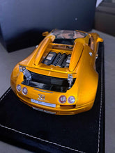 Load image into Gallery viewer, Bugatti Veyron - chrome gold - 1:18
