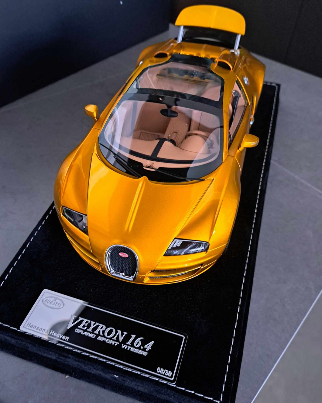 HH Models - Bugatti Veyron - chrome gold - 1:18