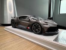 Load image into Gallery viewer, Bugatti Divo - titanium silver / Blancpain (matte) - 1:18
