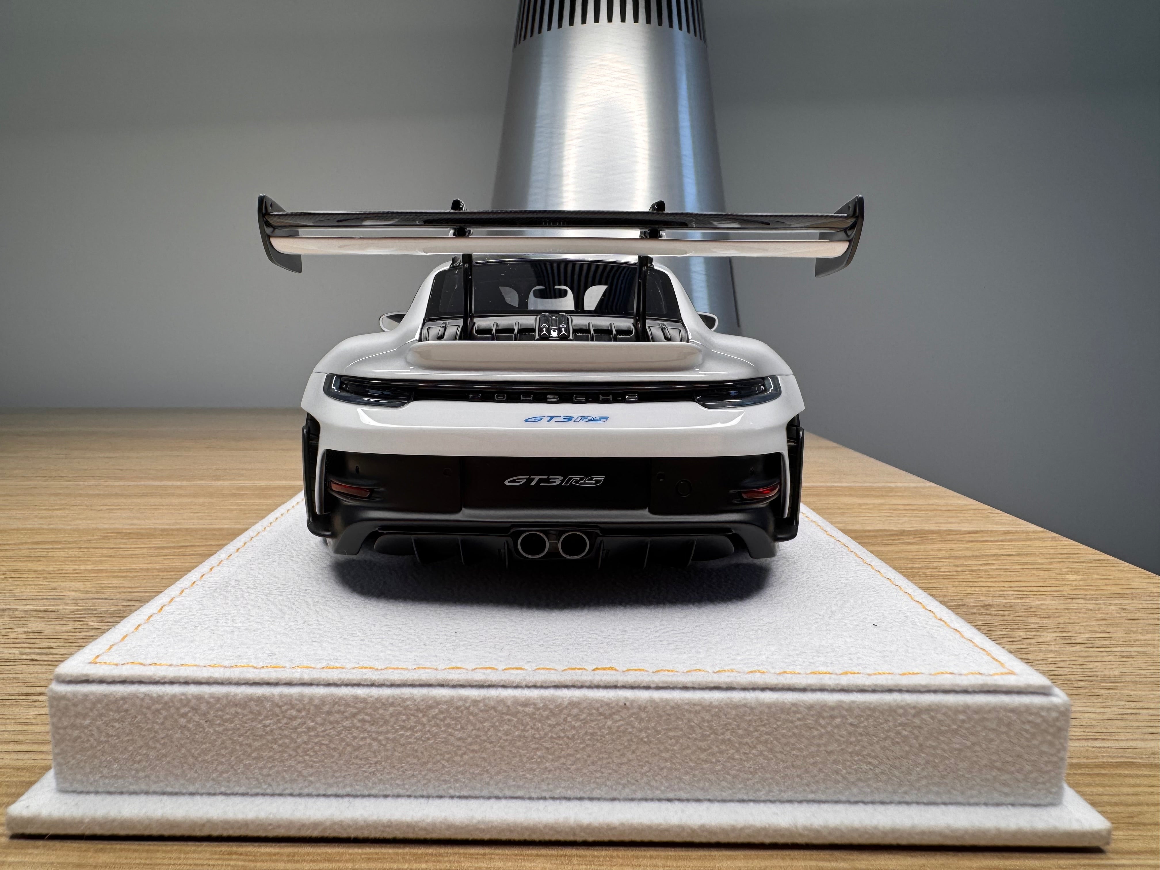 Porsche 911 992 GT3RS - Cement Grey - 1:18