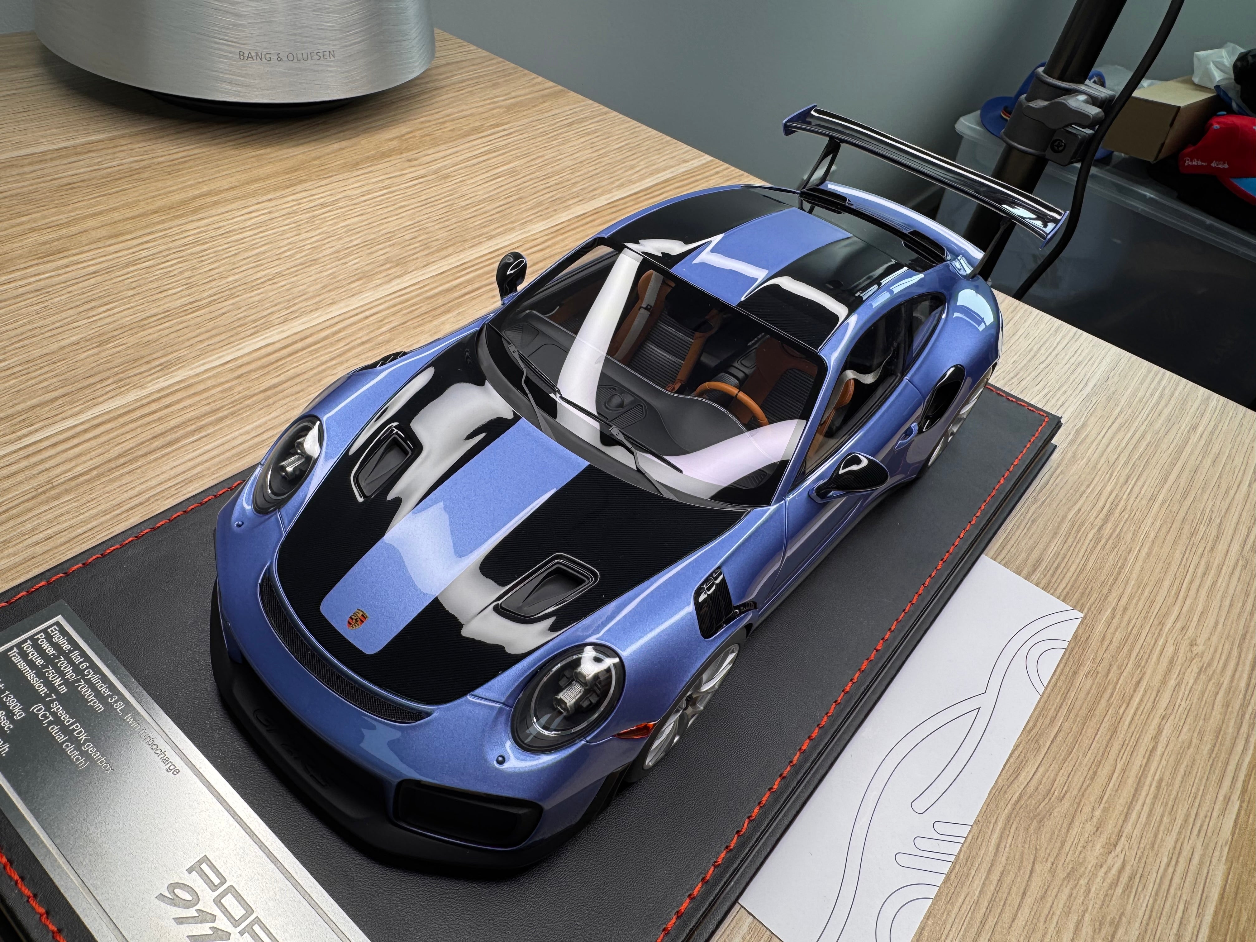 Porsche 911 GT2RS - PTS Gemini Metallic on black leather base - 1:18