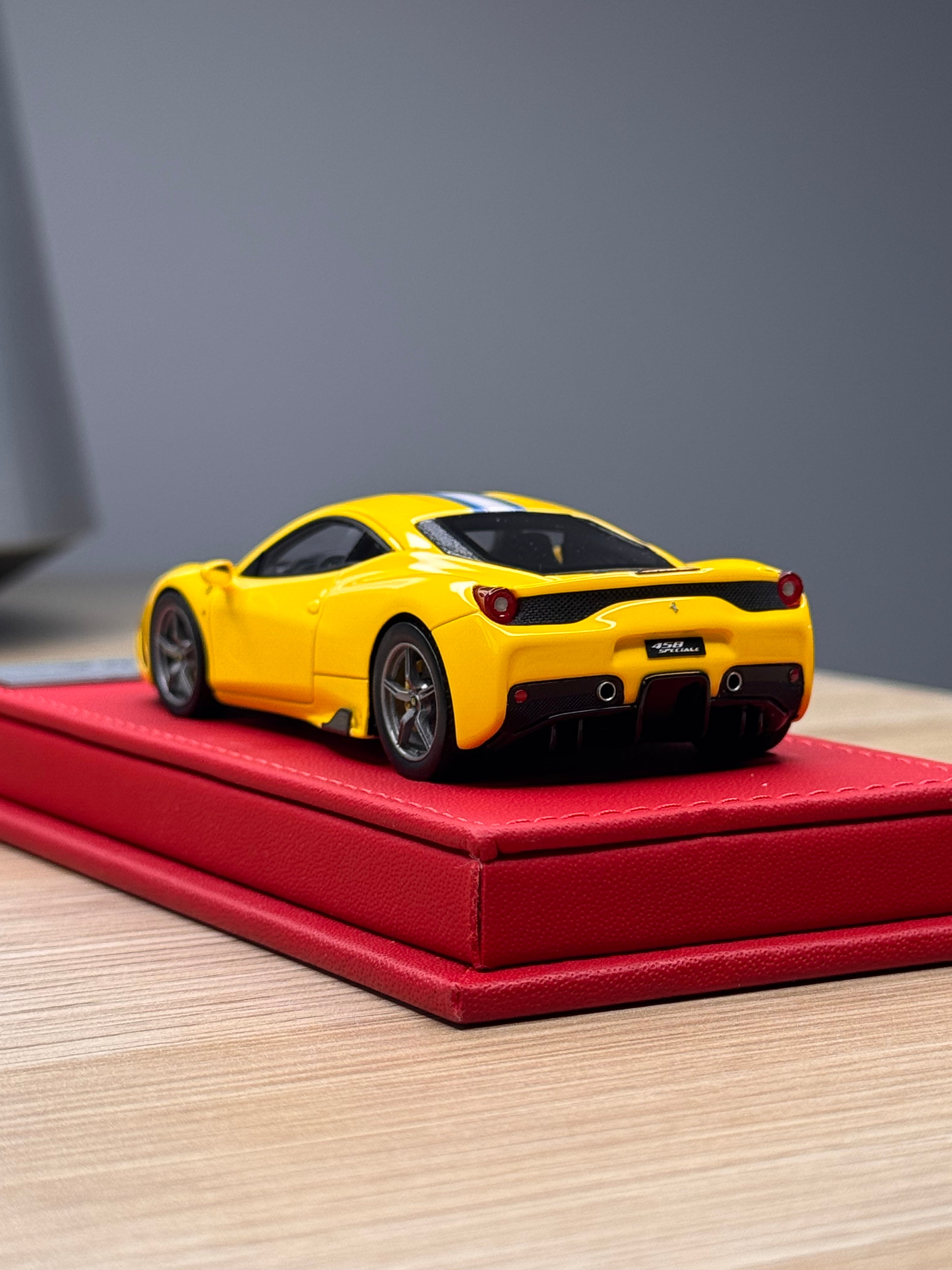 Ferrari 458 Speciale - Giallo Modena - 1:43